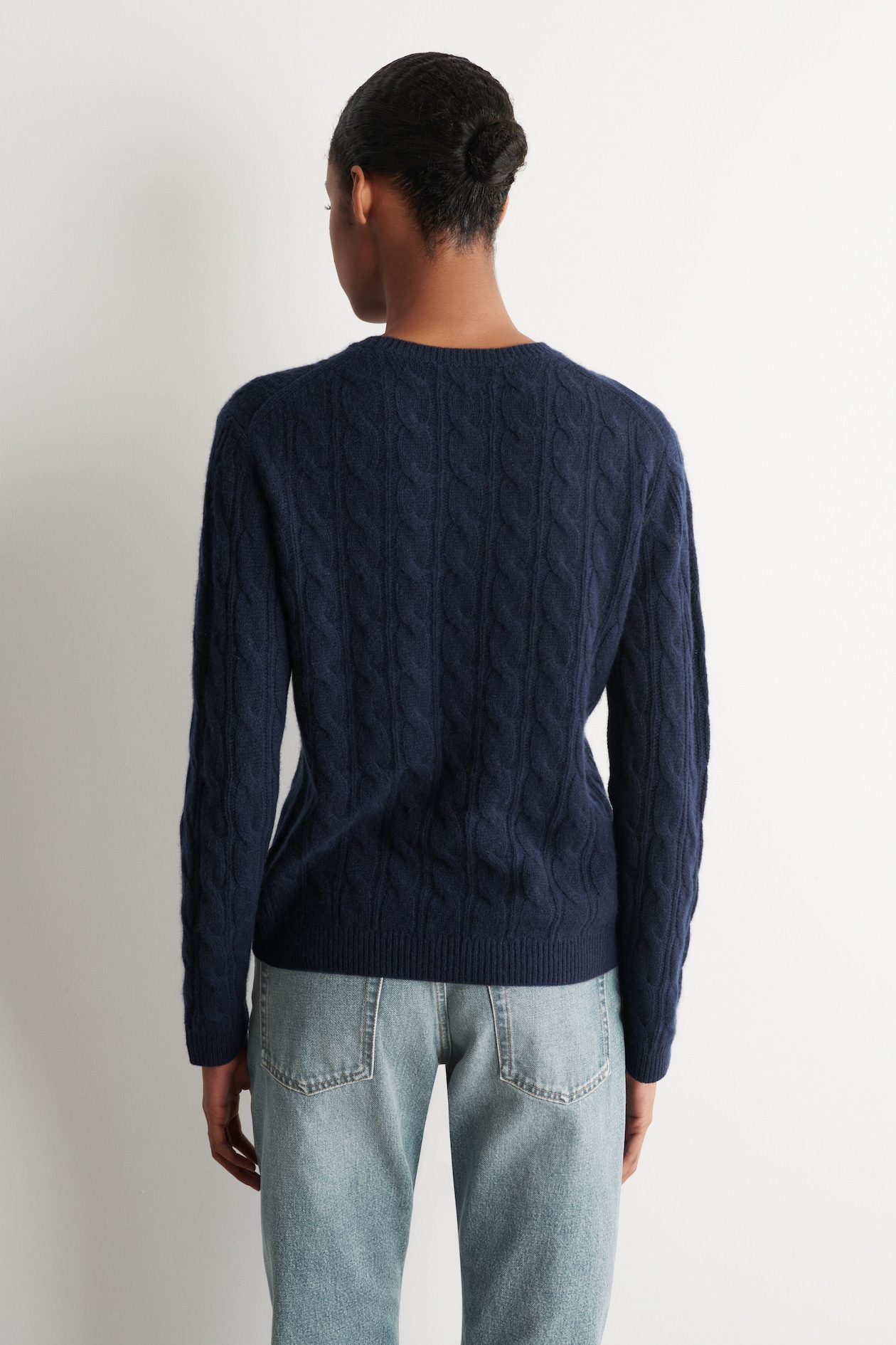 CABLE-KNIT PURE CASHMERE SWEATER — NAVY