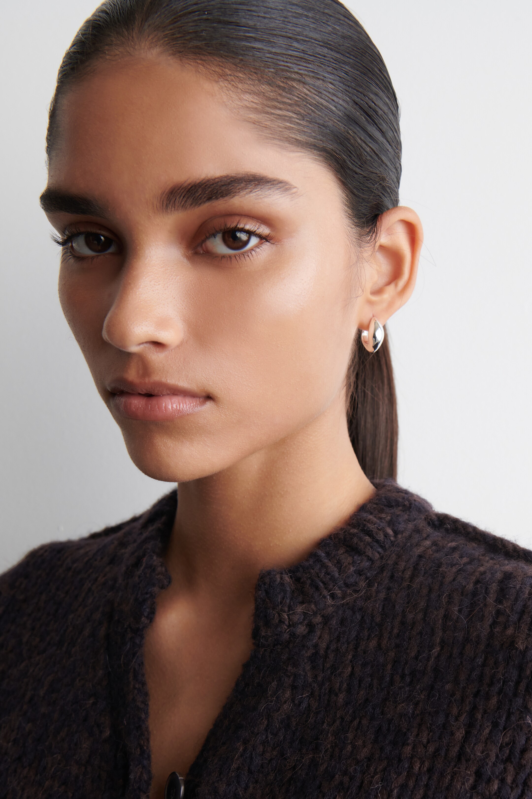 Vezi imaginea mai mare: CARDIGAN DIN LÂNĂ-ALPACĂ CU TEXTURĂ ÎN PUNCTE - BROWN / NAVY - FEMEI | H&M RO 4