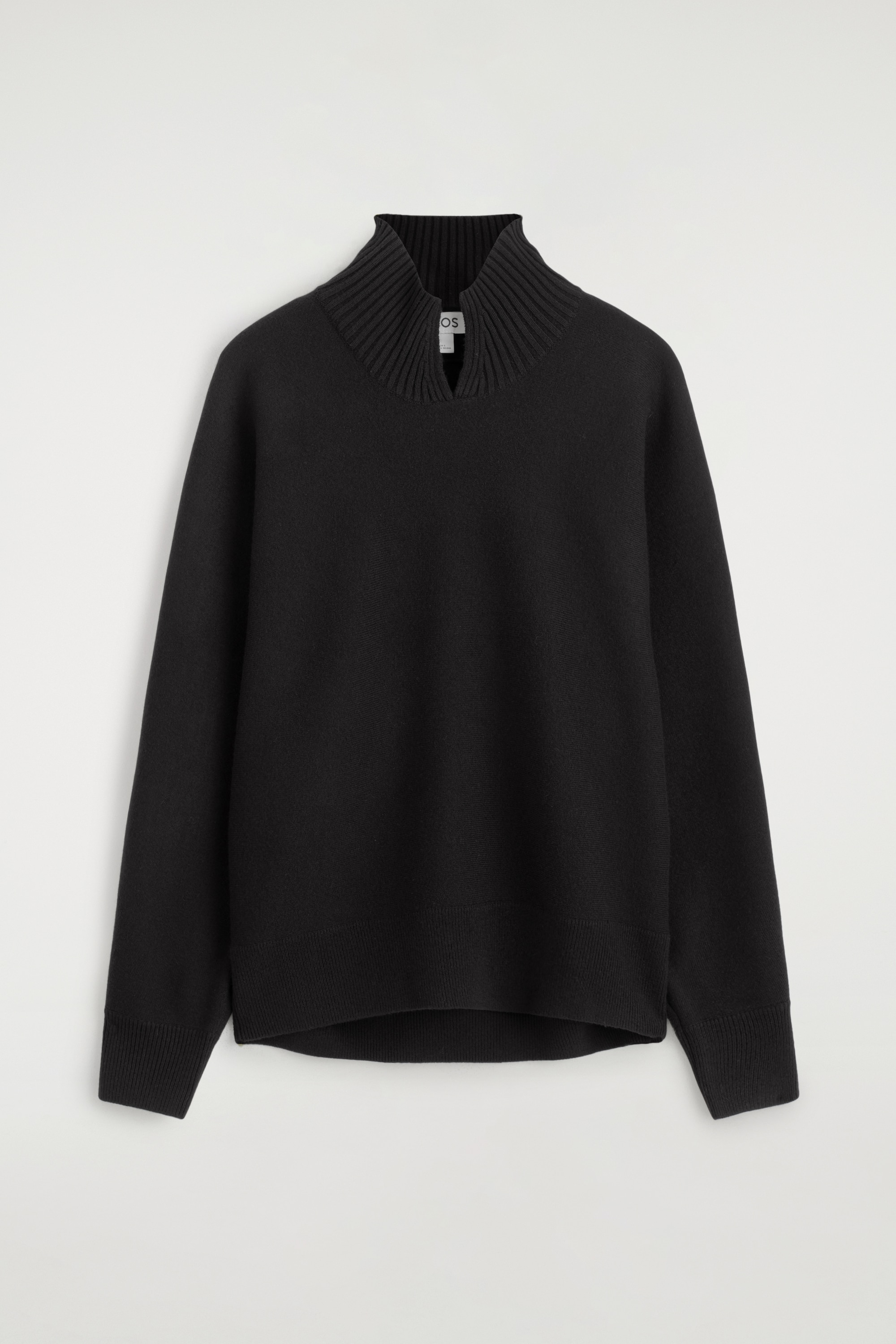 JERSEY CUELLO ALTO LANA HERVIDA DETALLE EN V - NEGRO/VERDE BOSQUE