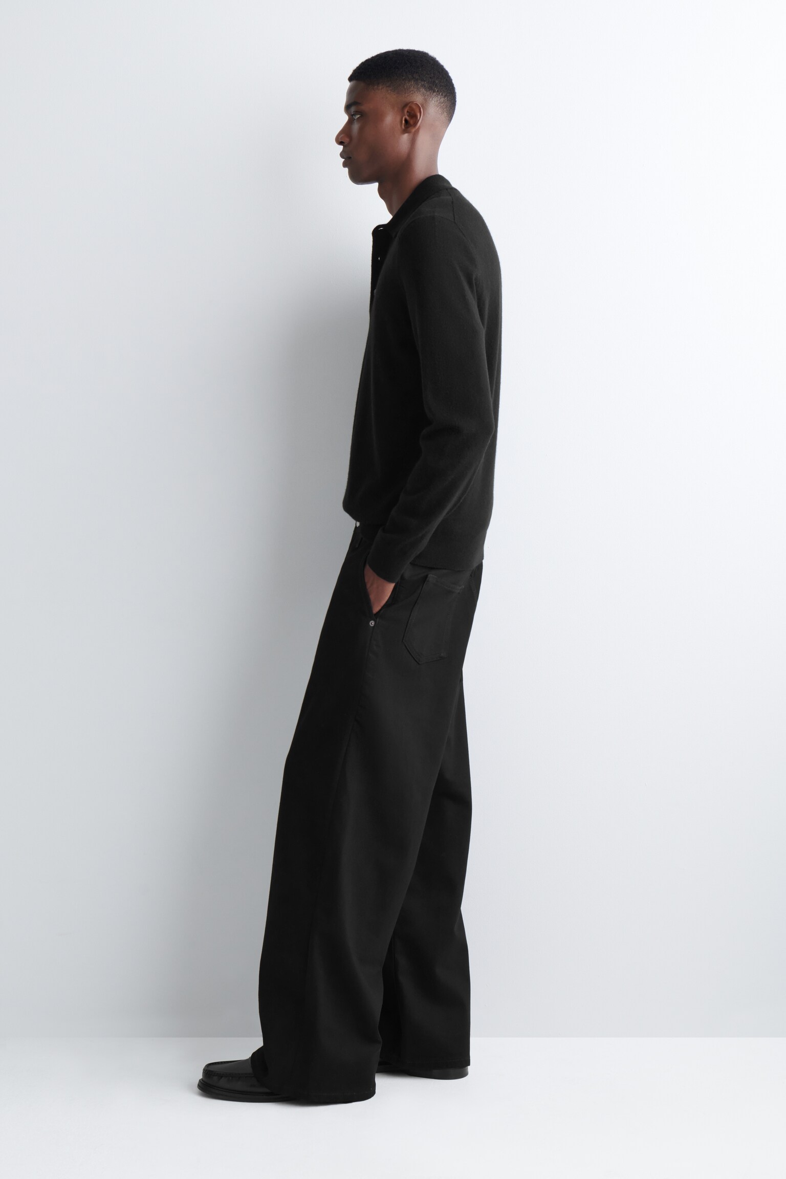 HOSE AUS DENIM MIT WEITEM BEIN - SCHWARZ/DUNKELBRAUN - 4