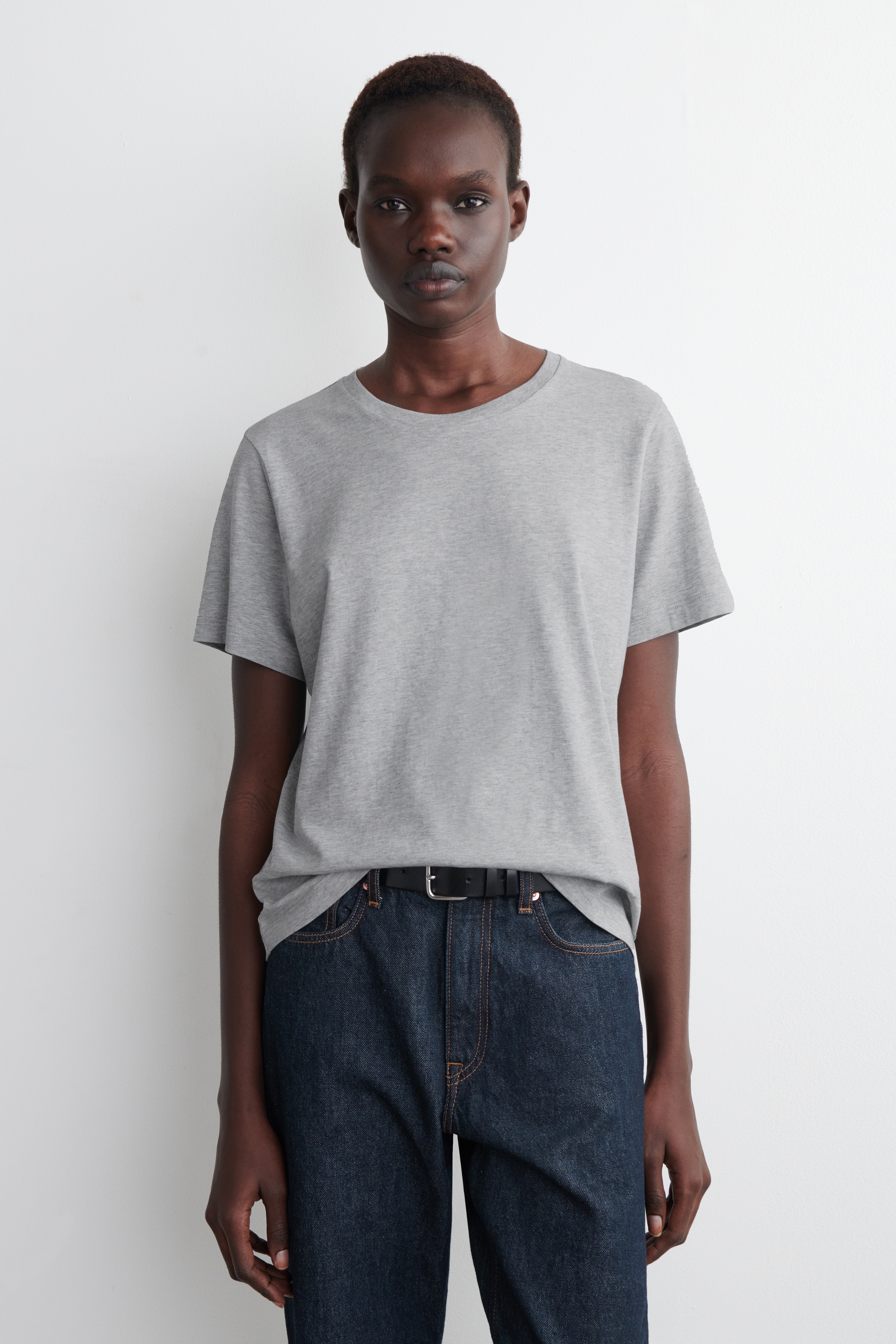 BAWEŁNIANY T-SHIRT Z OKRĄGŁYM DEKOLTEM - JASNOSZARY MELANŻ/JASNONIEBIESKI/BIAŁY / PASKI/GRANATOWY/BIAŁY/SZARY MELANŻ/CZARNY