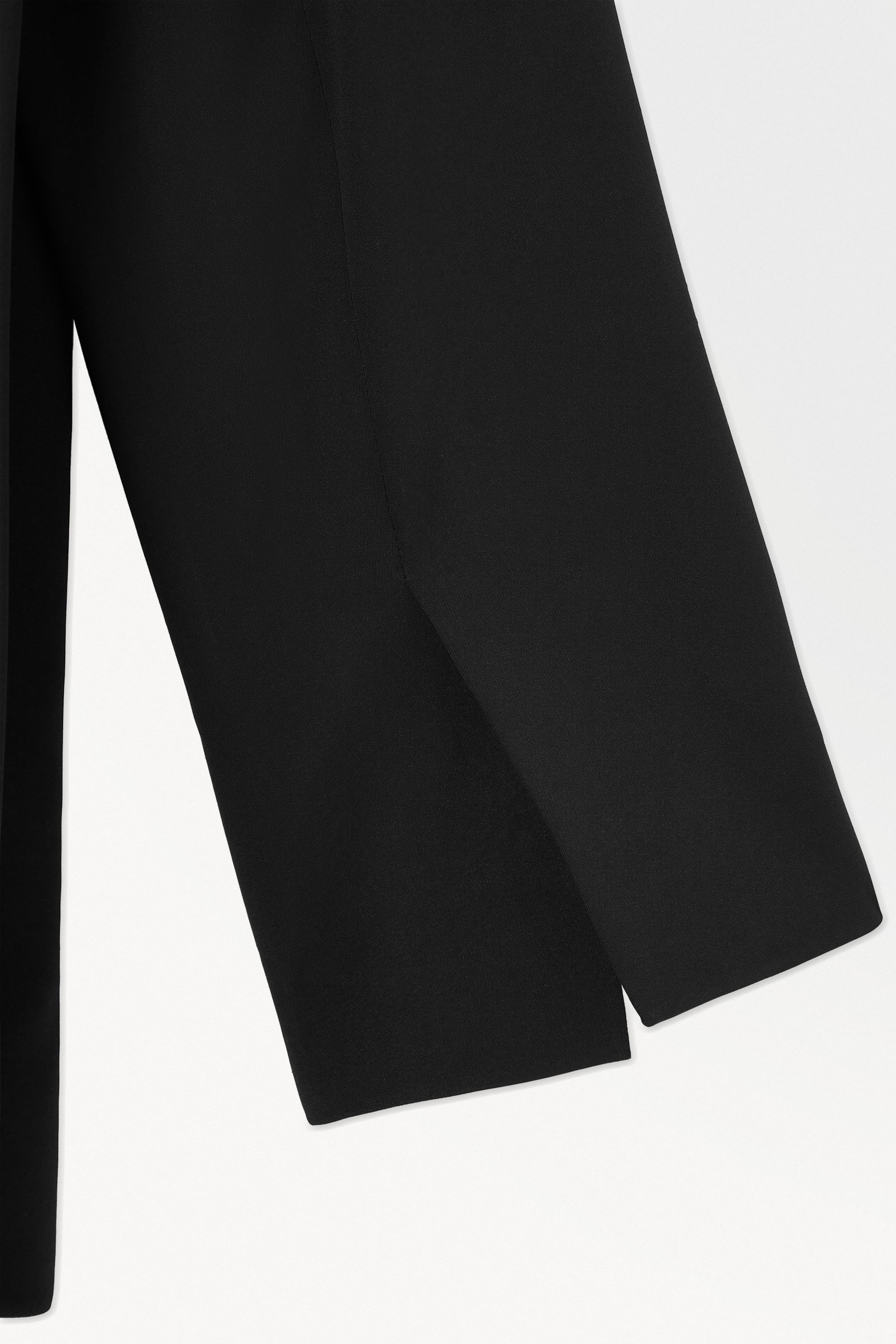 THE RELAXED BELTED BLAZER