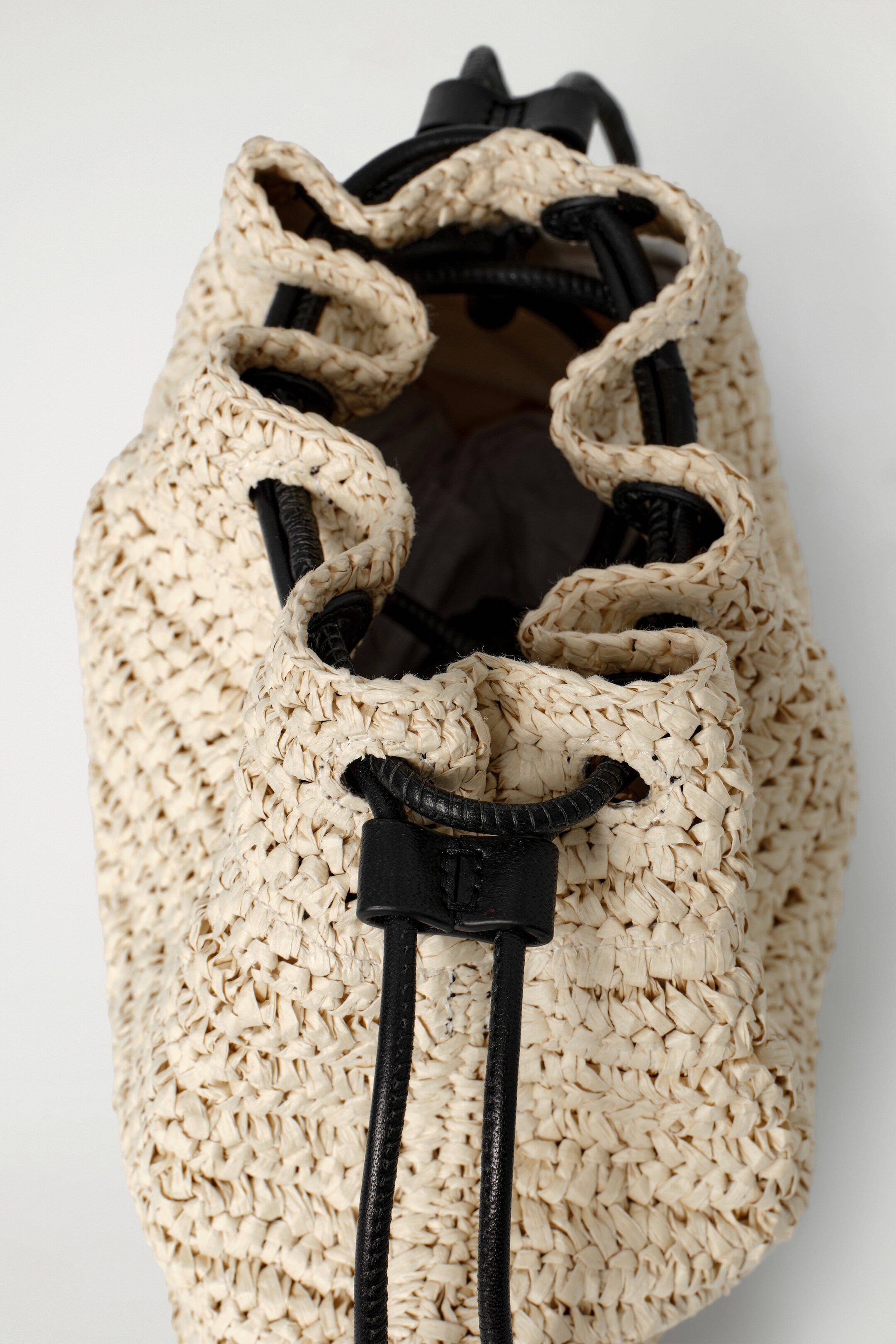 Zobrazit větší obrázek: MINI CAVATELLI KABELKA - SLÁMA - BÉŽOVÁ - ŽENY | H&M CZ 6