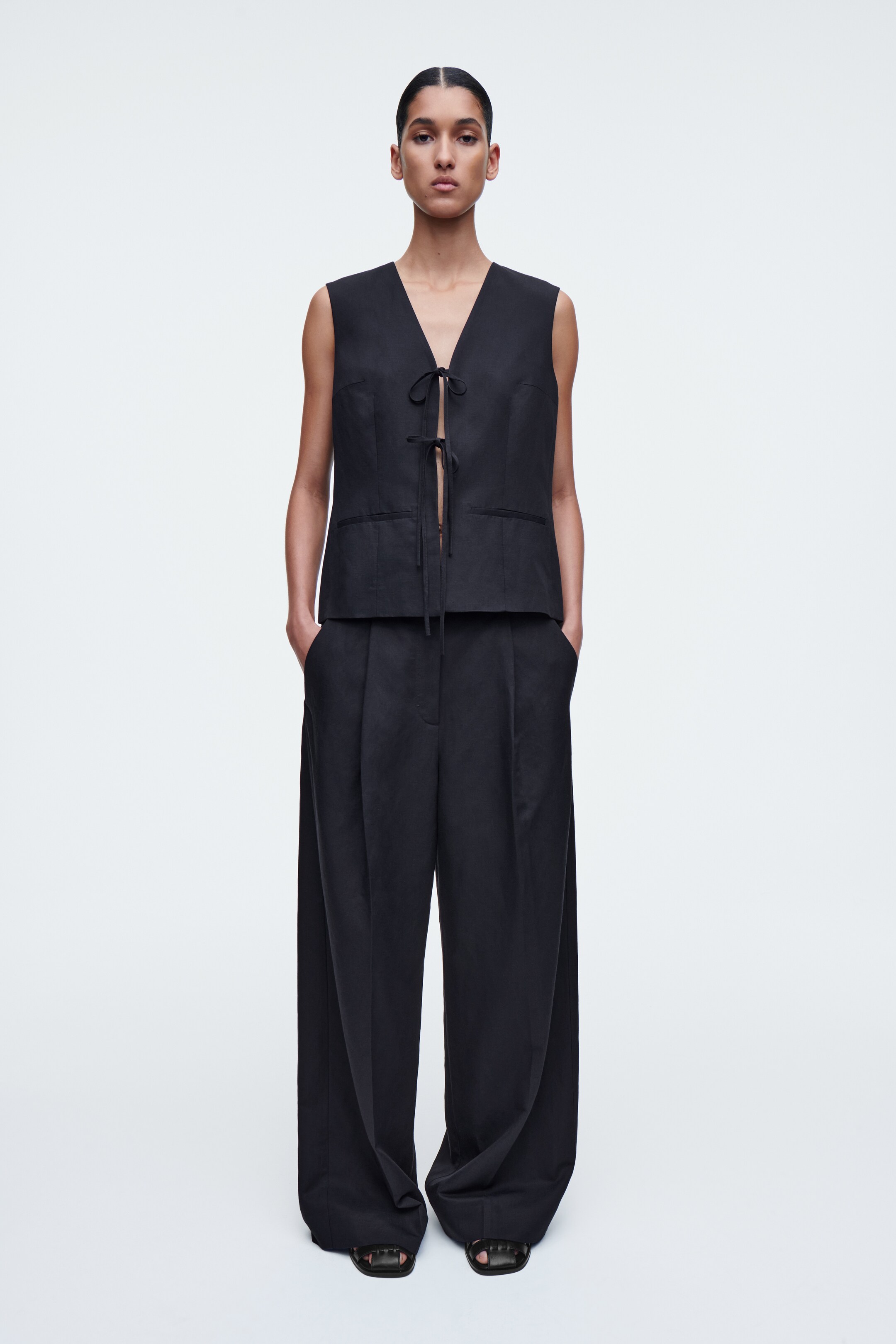 Ingrandisci l'immagine: LINEN-BLEND TIE-FRONT WAISTCOAT - NAVY - DONNA | H&M CH 2