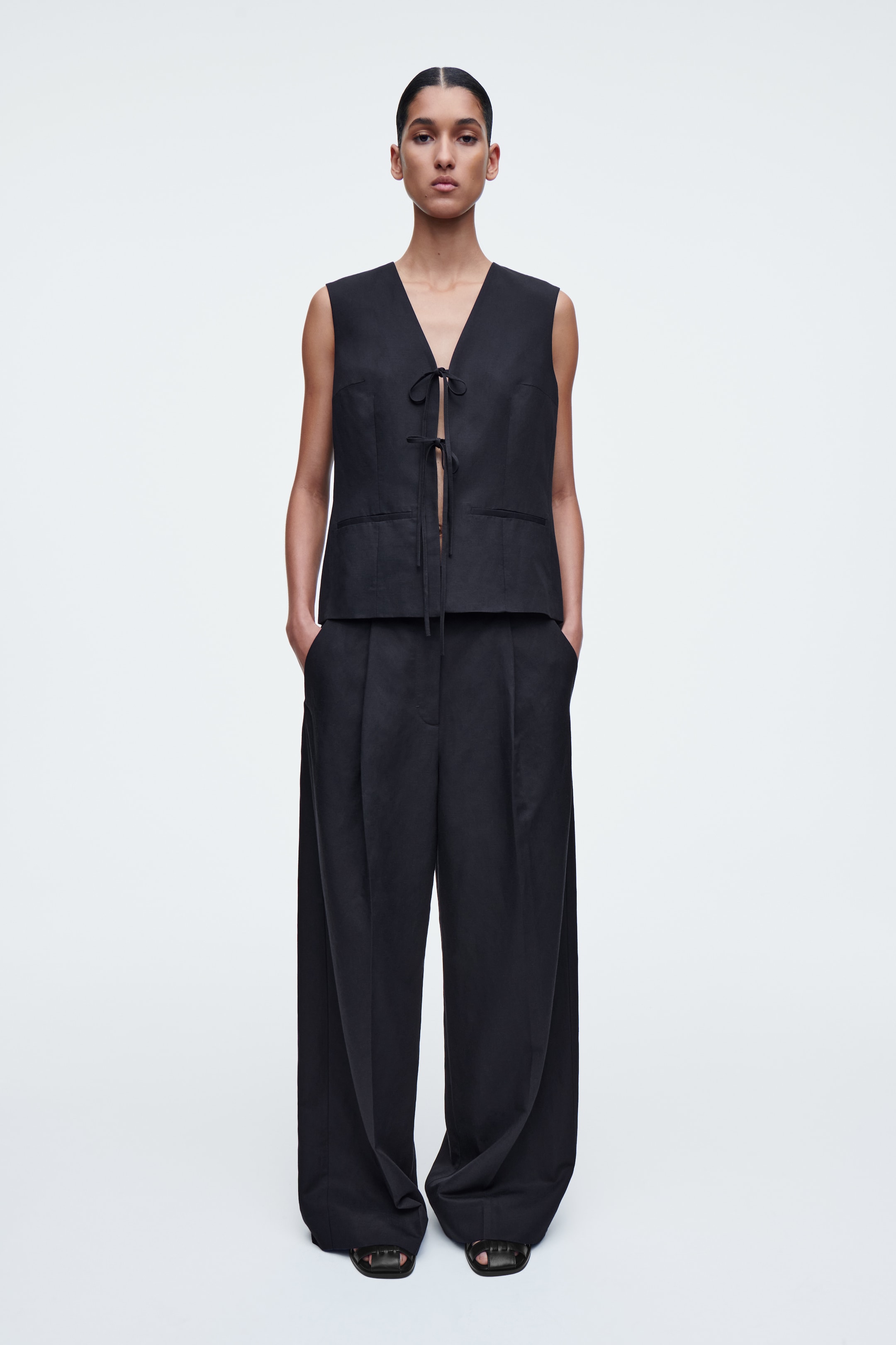 Grösseres Bild ansehen: WESTE AUS LEINEN-MIX MIT BÄNDERN - NAVYBLAU - DAMEN | H&M CH 2