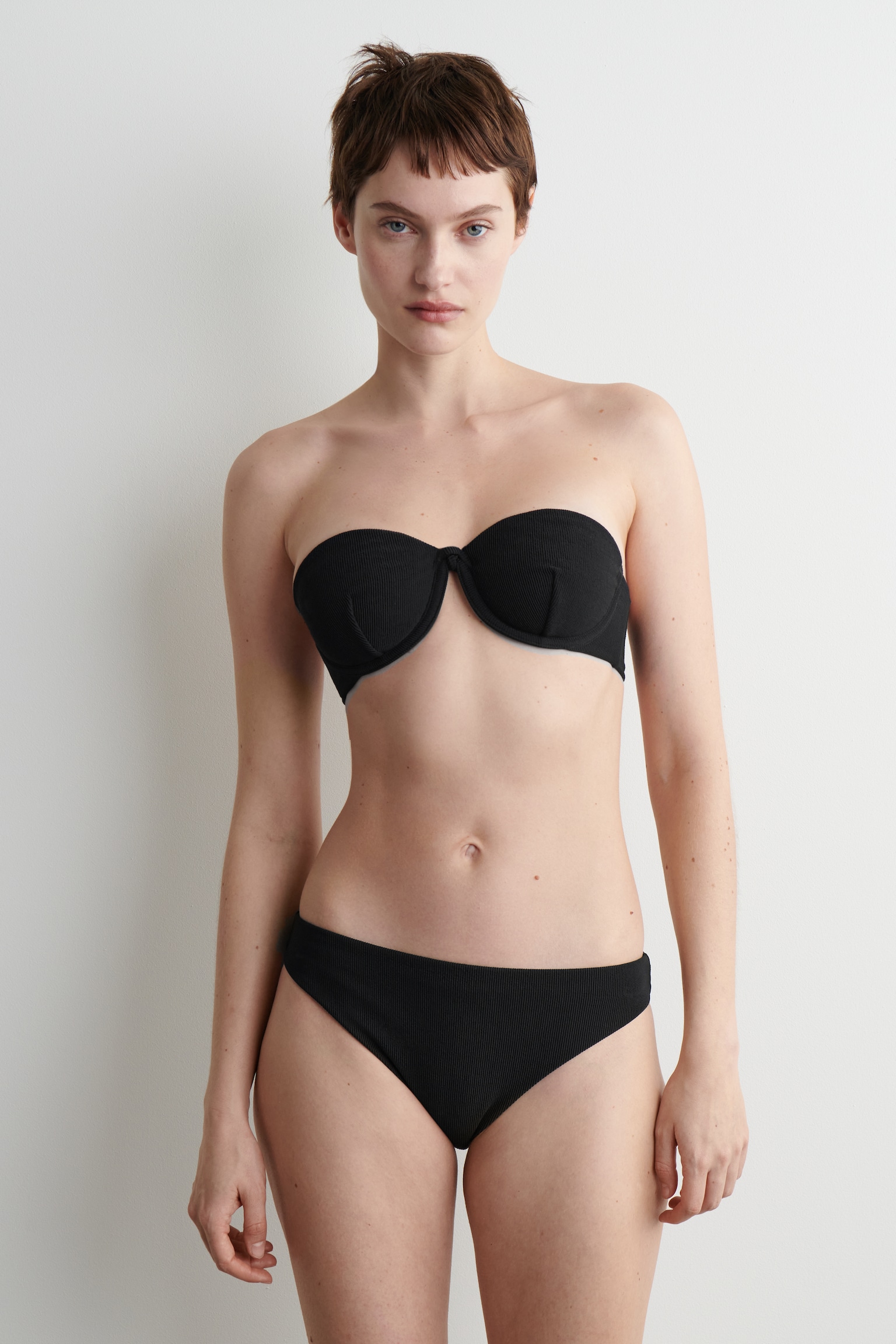 HAUT DE BIKINI À ARMATURES ET ENCOLURE LICOU - NOIR