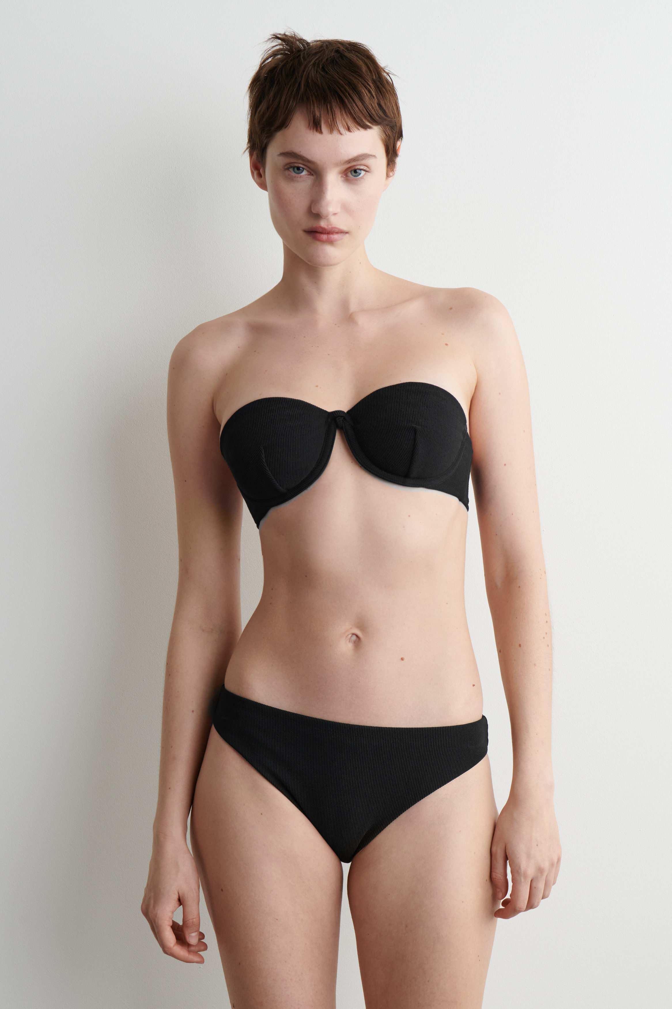 ★LUVISTRUE★BE HALTERNECK BIKINI SET_TOP(BLACK)★正規品 RIBBED UNDERWIRED HALTERNECK BIKINI TOP - BLACK | COS