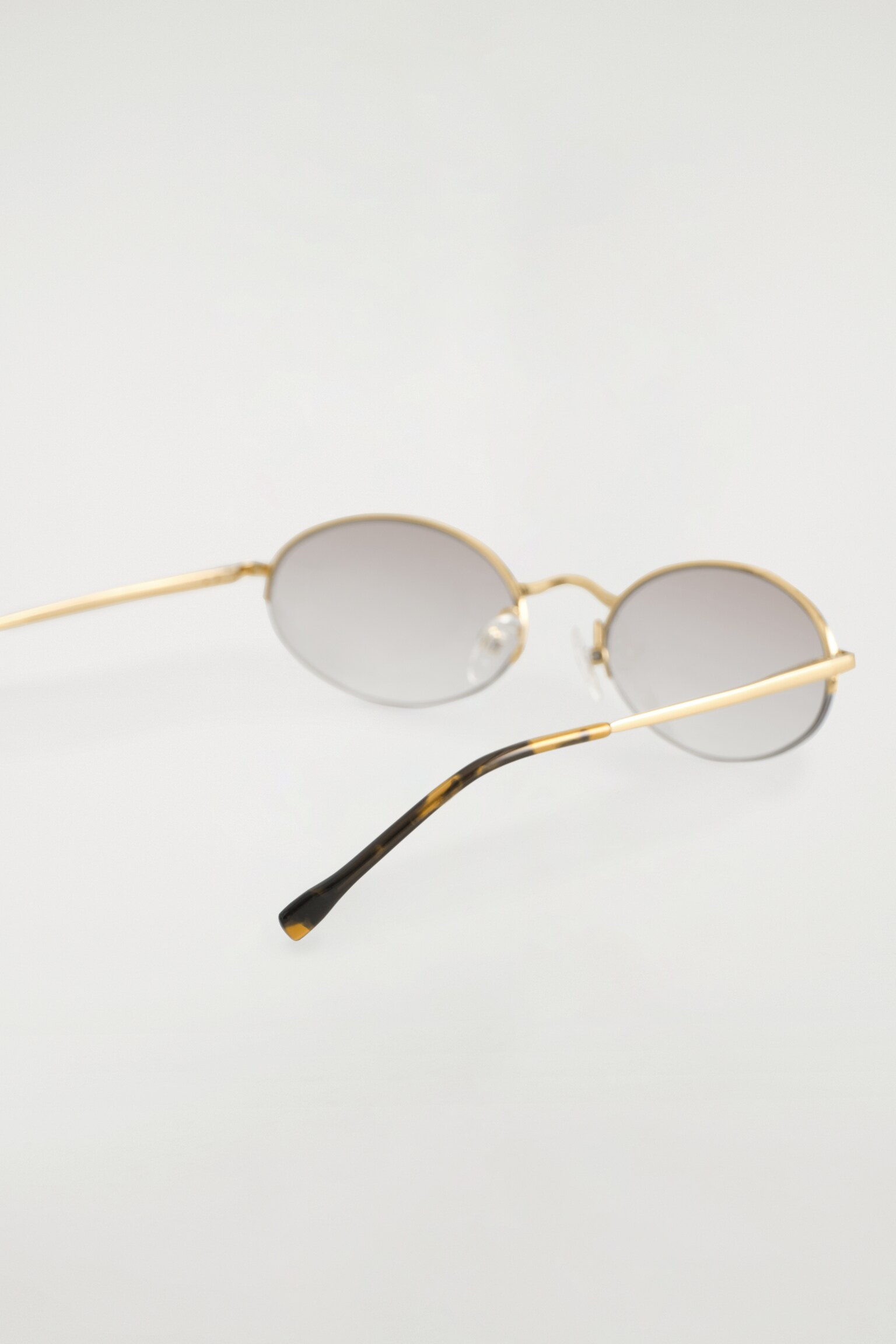 LUNETTES DE SOLEIL OVALES À MONTURE MÉTALLIQUE - OR / MOTIF ÉCAILLE - 3