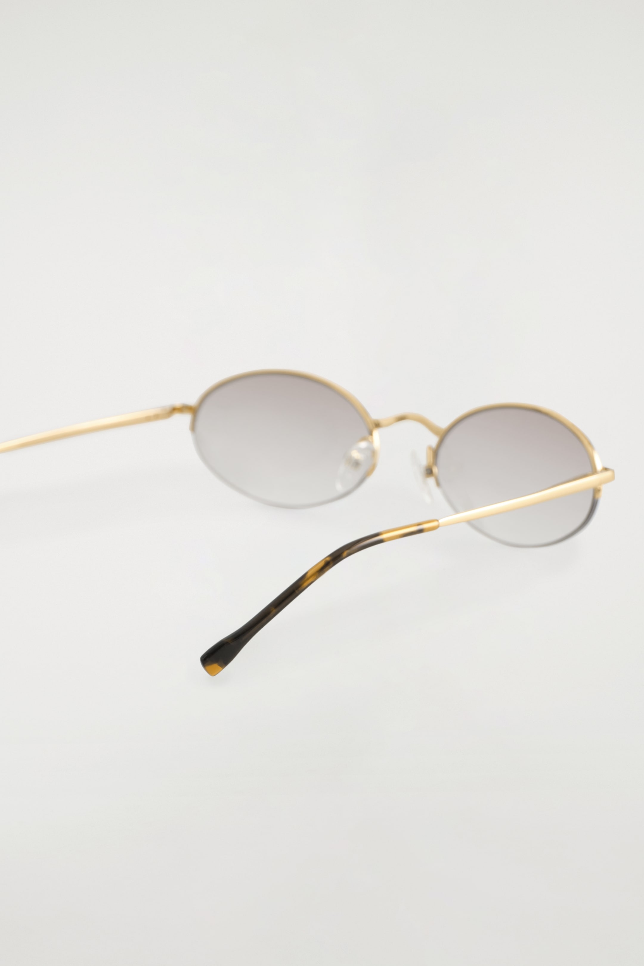 Grösseres Bild ansehen: OVALE SONNENBRILLE MIT DRAHTGESTELL - GOLD/SCHILDPATT-OPTIK - DAMEN | H&M CH 5