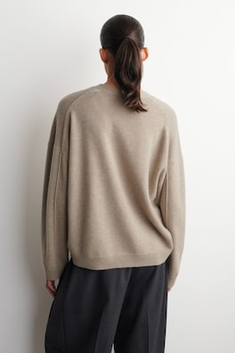 CASHMERE V-NECK CARDIGAN — BEIGE 4