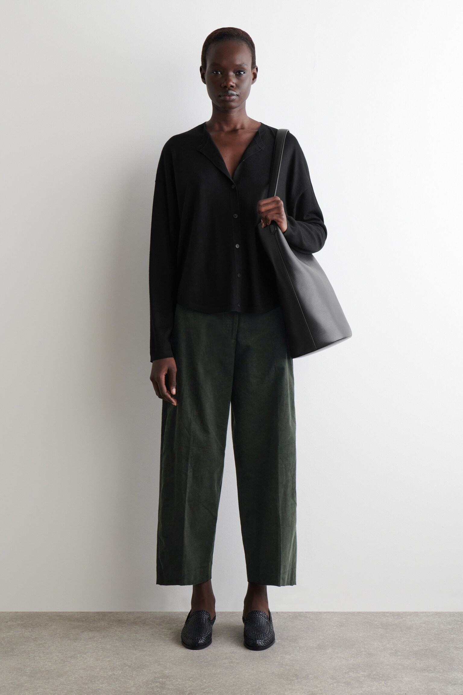 PANTALONES CROPPED DE PANA - VERDE OSCURO/NEGRO