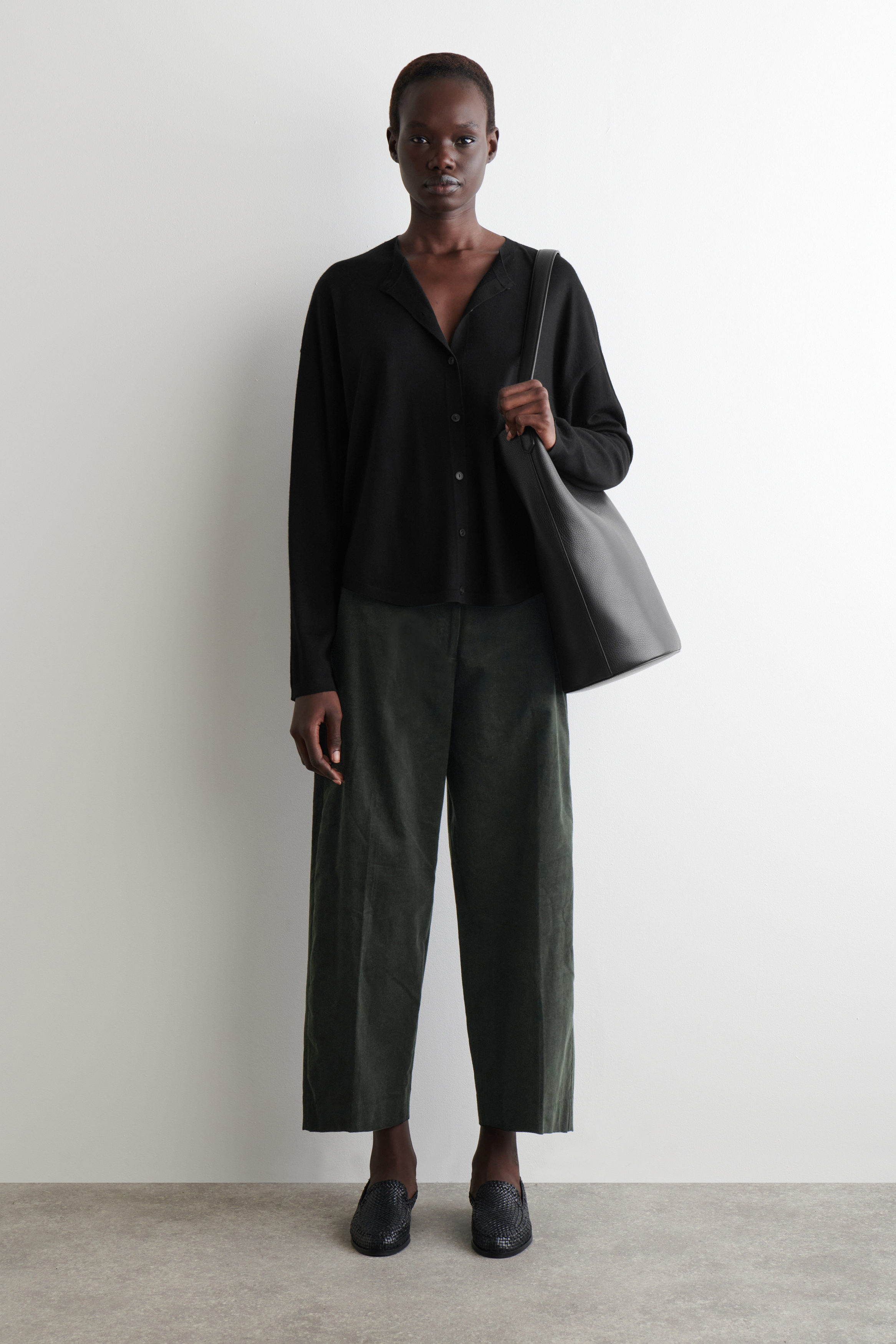 CROPPED CORDUROY PANTS - DARK GREEN | COS
