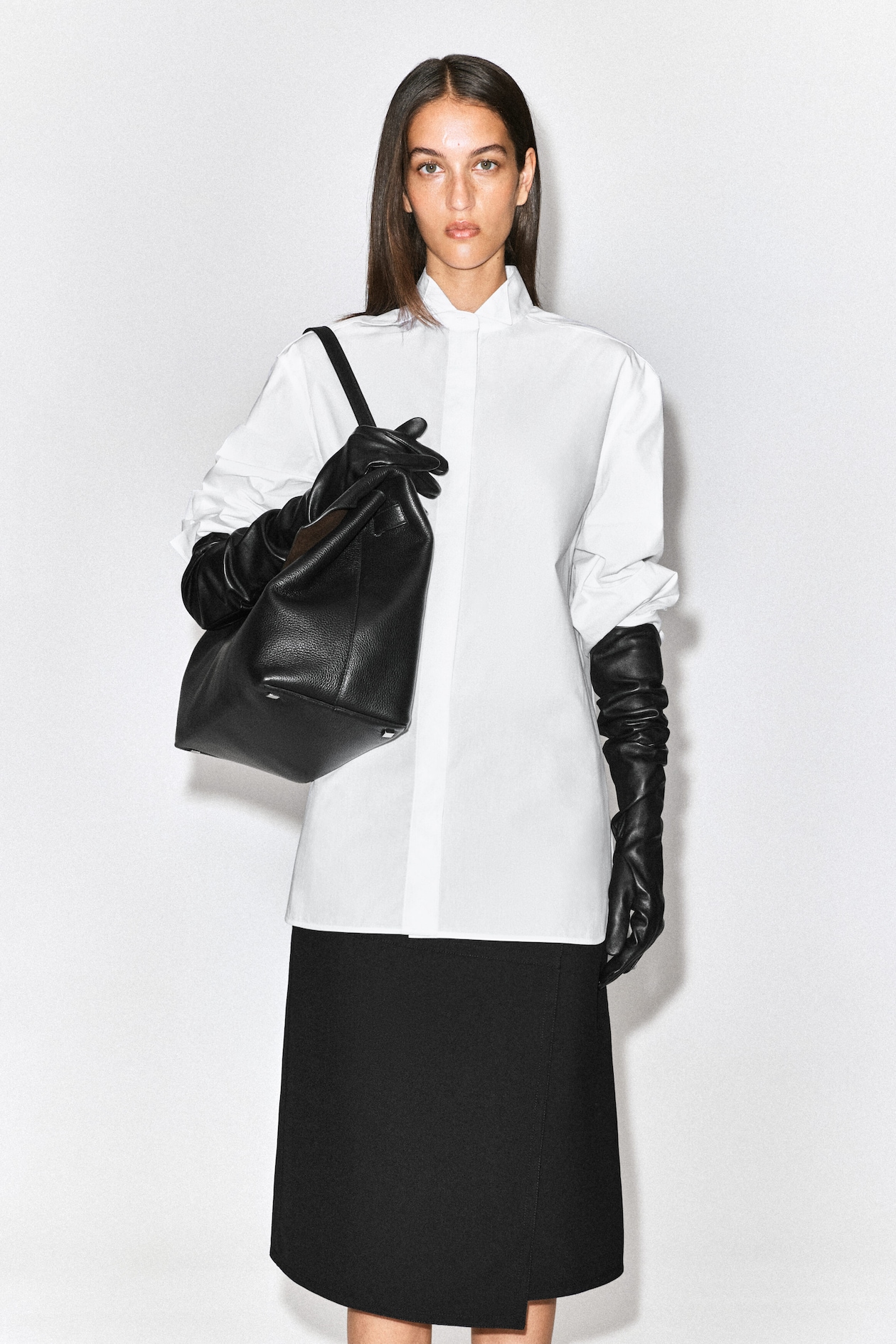 LONG LEATHER GLOVES — BLACK