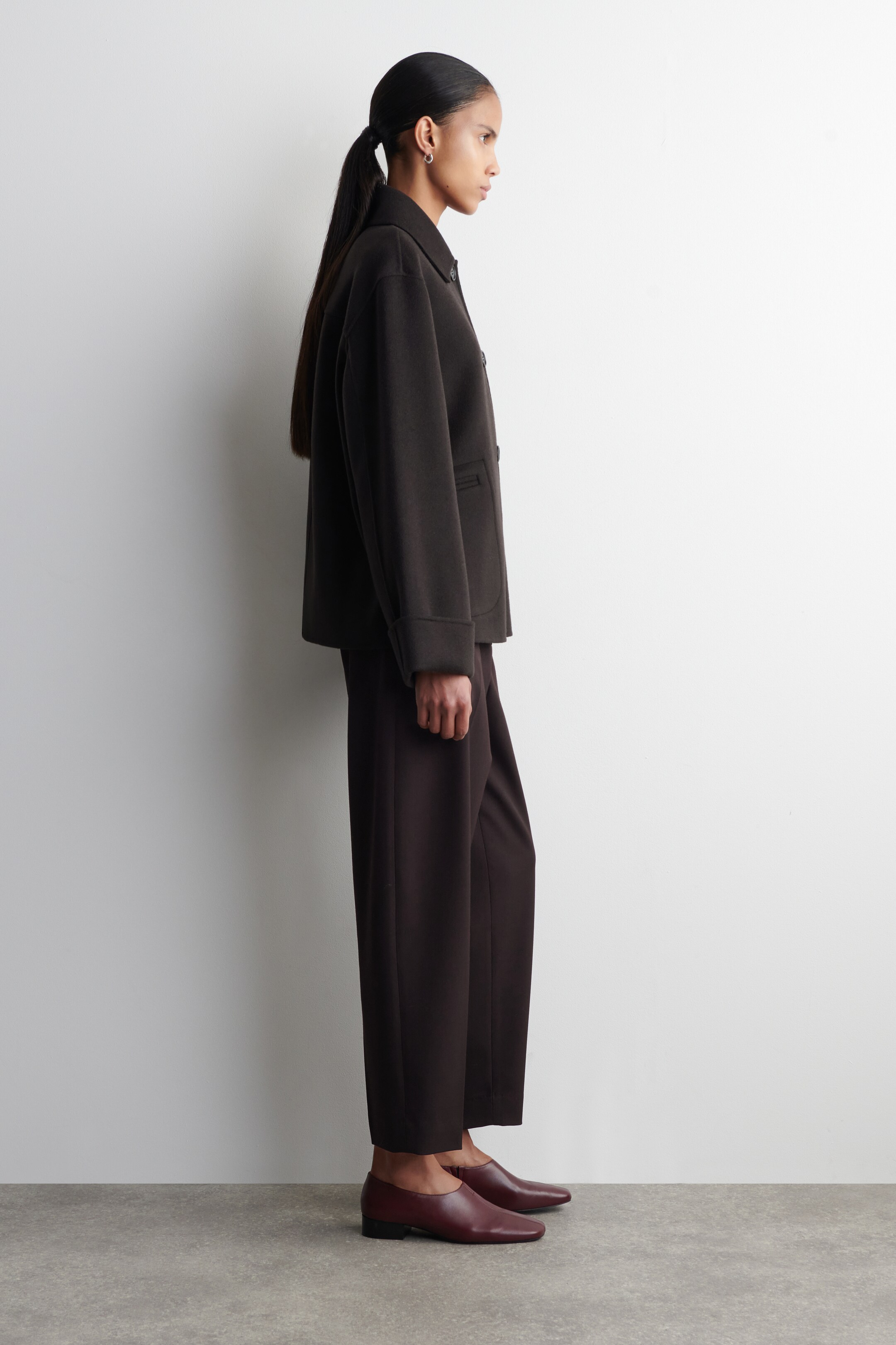 Zobraziť väčší obrázok: KOŽENÉ TOPÁNKY NA PODPÄTKU SO ŠTVORCOVOU ŠPIČKOU - DARK RED - ŽENY | H&M SK 2