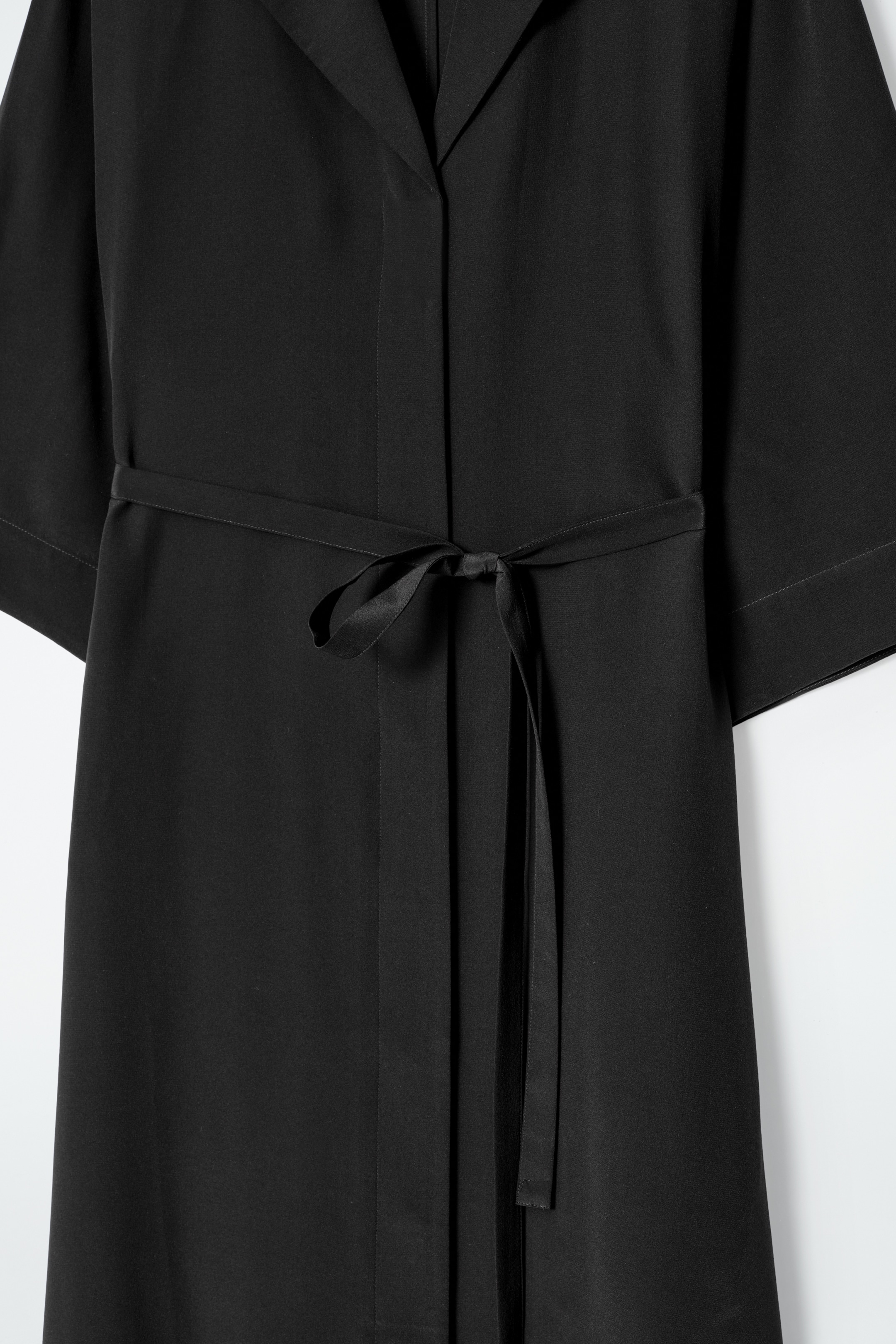 Zobrazit větší obrázek: ŠATY KOŠILE S PÁSKEM Z HEDVÁBÍ - ČERNÁ - ŽENY | H&M CZ 9