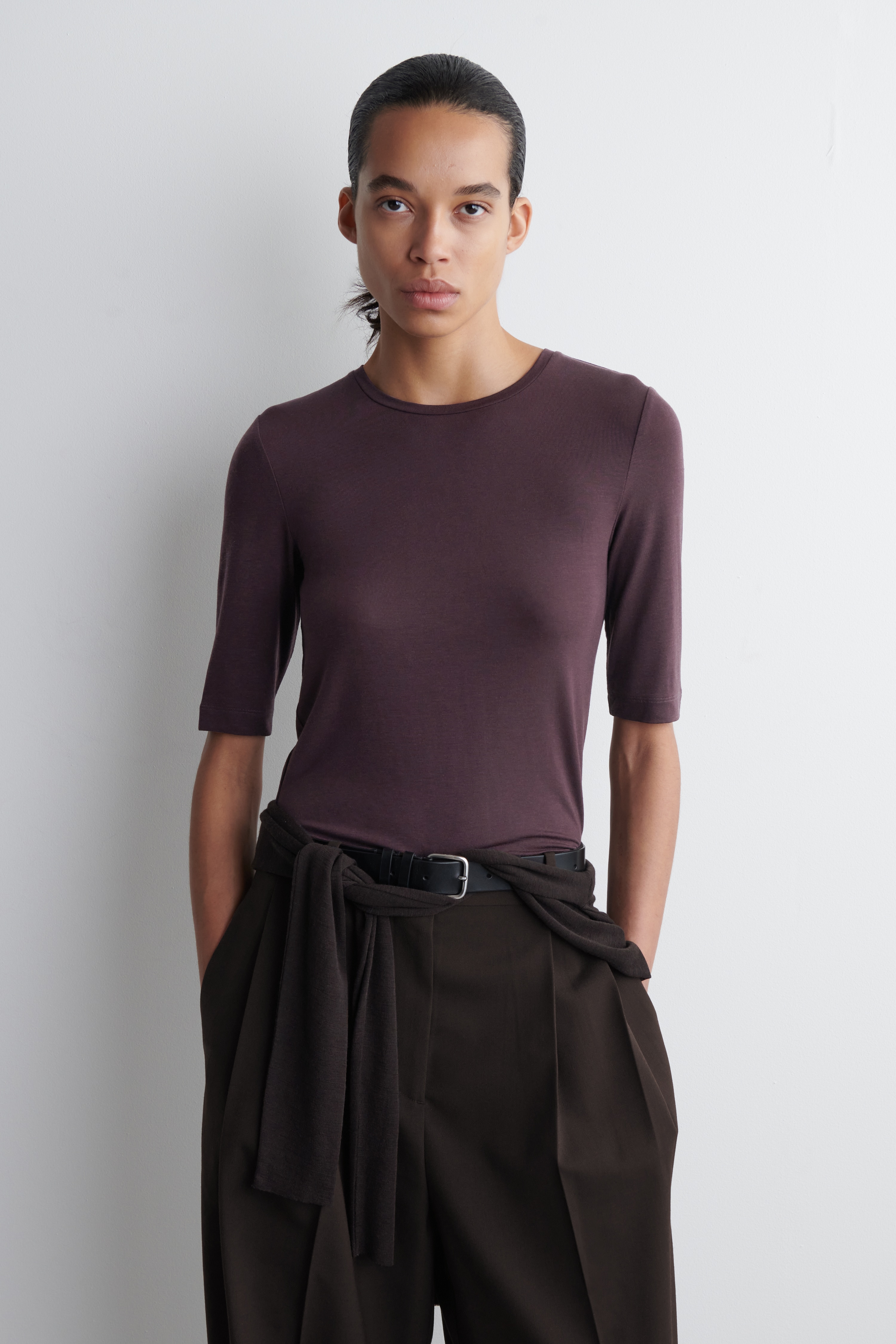 SLIM LETVÆGT T-SHIRT - VINRØD/LYSERØD/MELERET LYS BEIGE