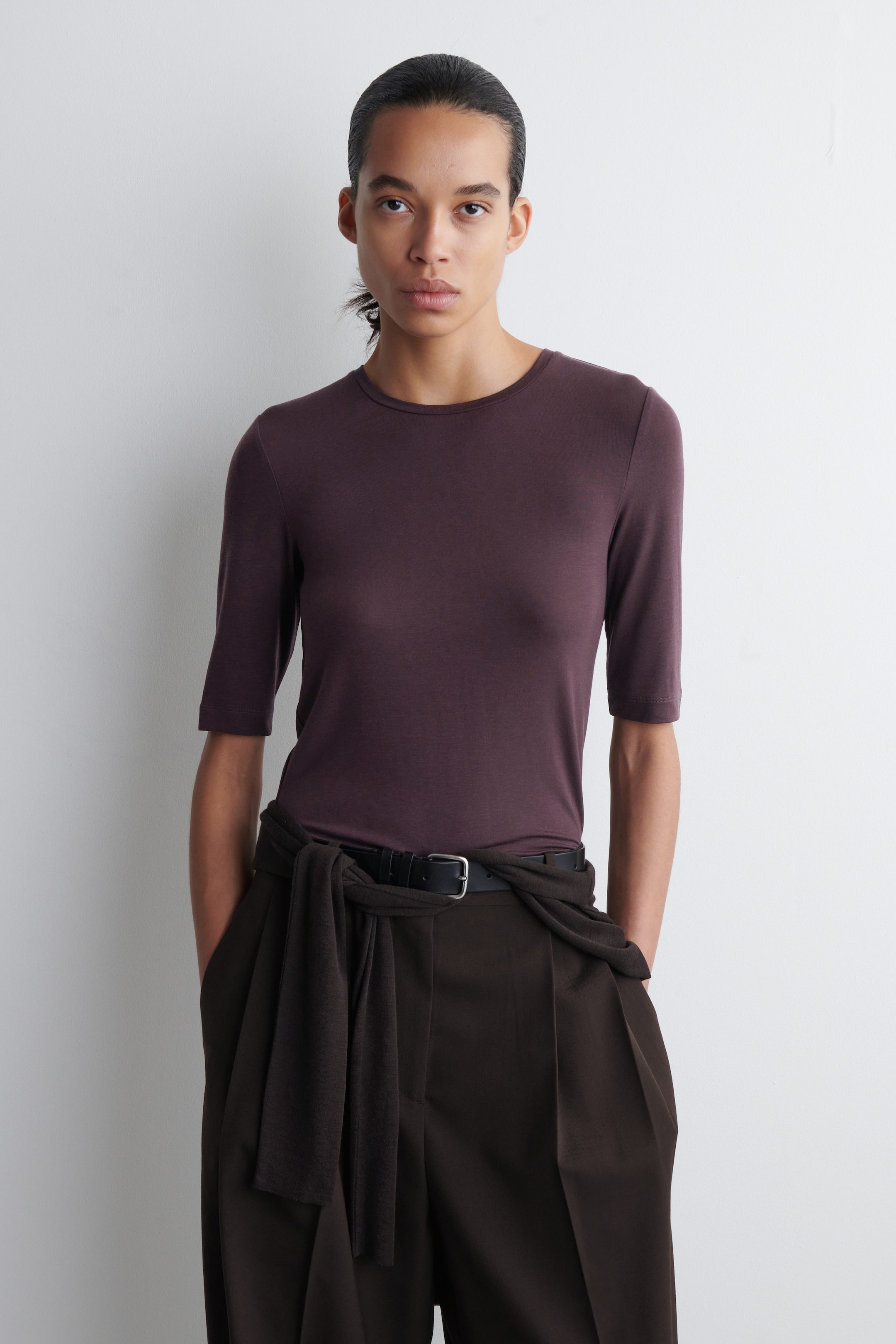 SLIM LIGHTWEIGHT T-SHIRT