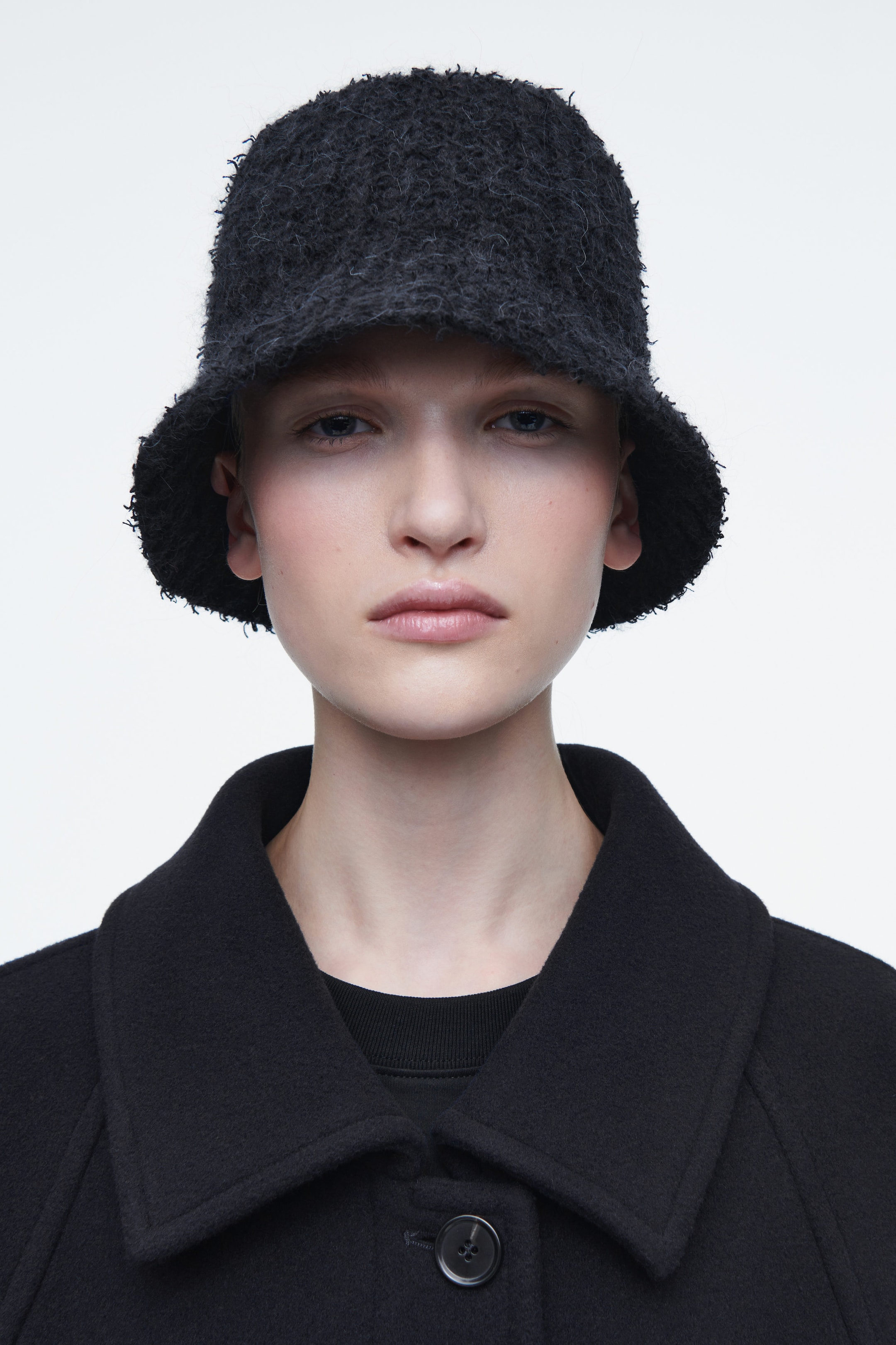 TEXTURED BUCKET HAT