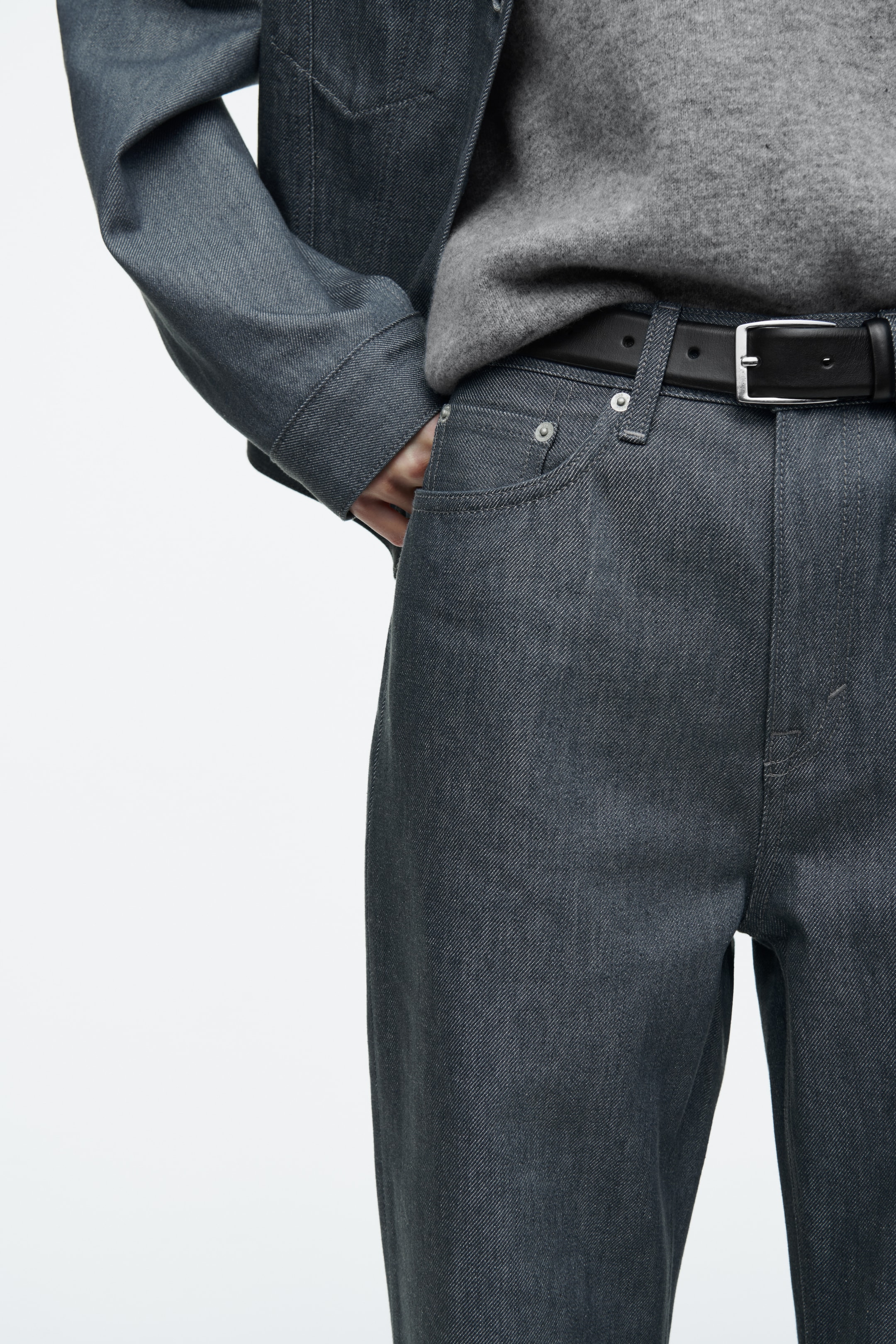 Visa större bild: COLUMN JEANS MED RAKA BEN - GRÅ TVÄTT - DAM | H&M SE 3