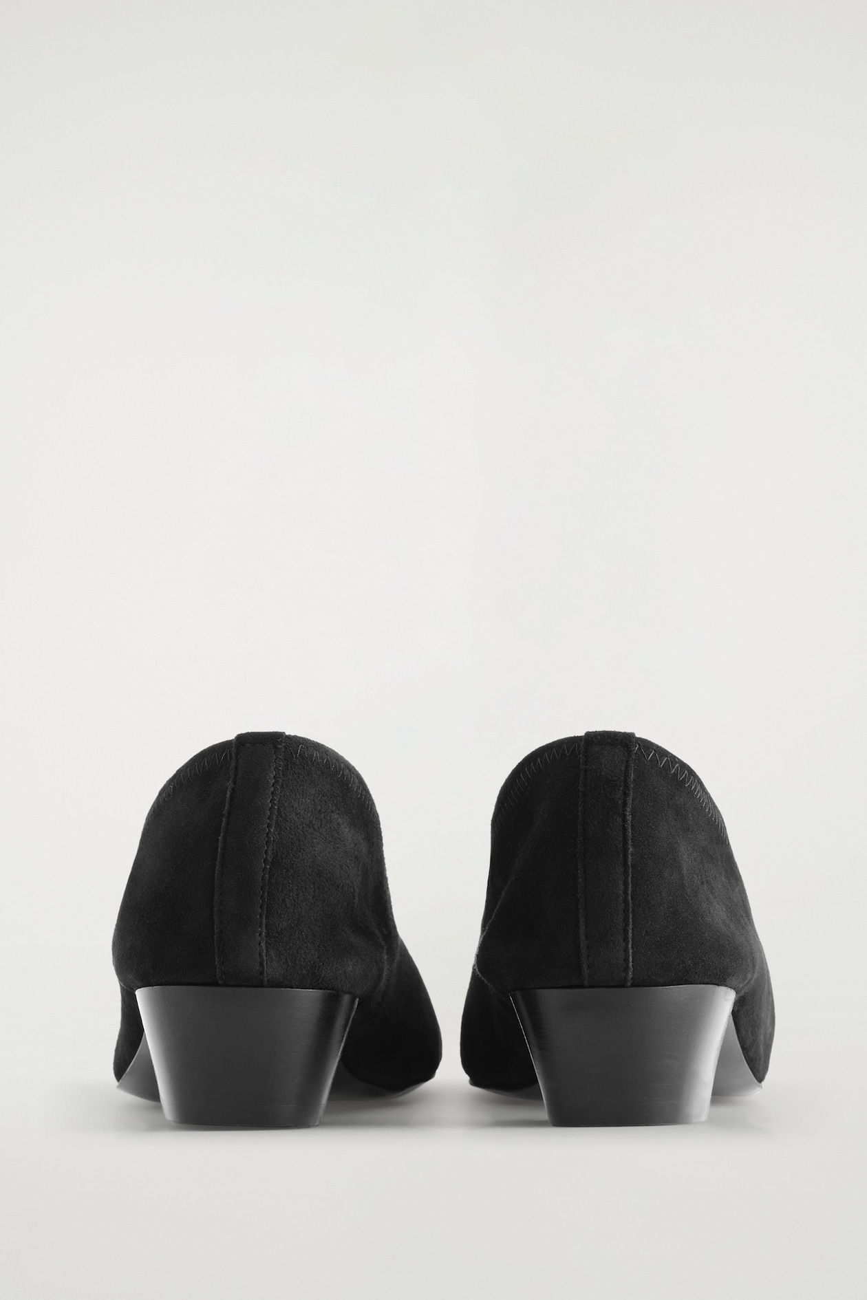 SUEDE HEELED BALLERINAS — BLACK