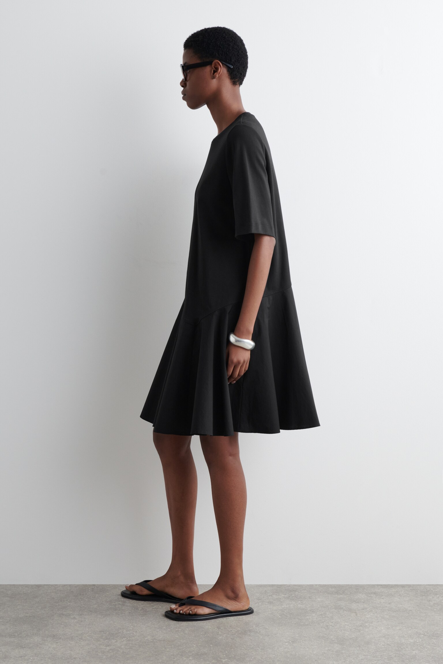 VESTIDO CAMISETA CORTO ASIMÉTRICO - NEGRO/PISTACHO/COBALTO - 6