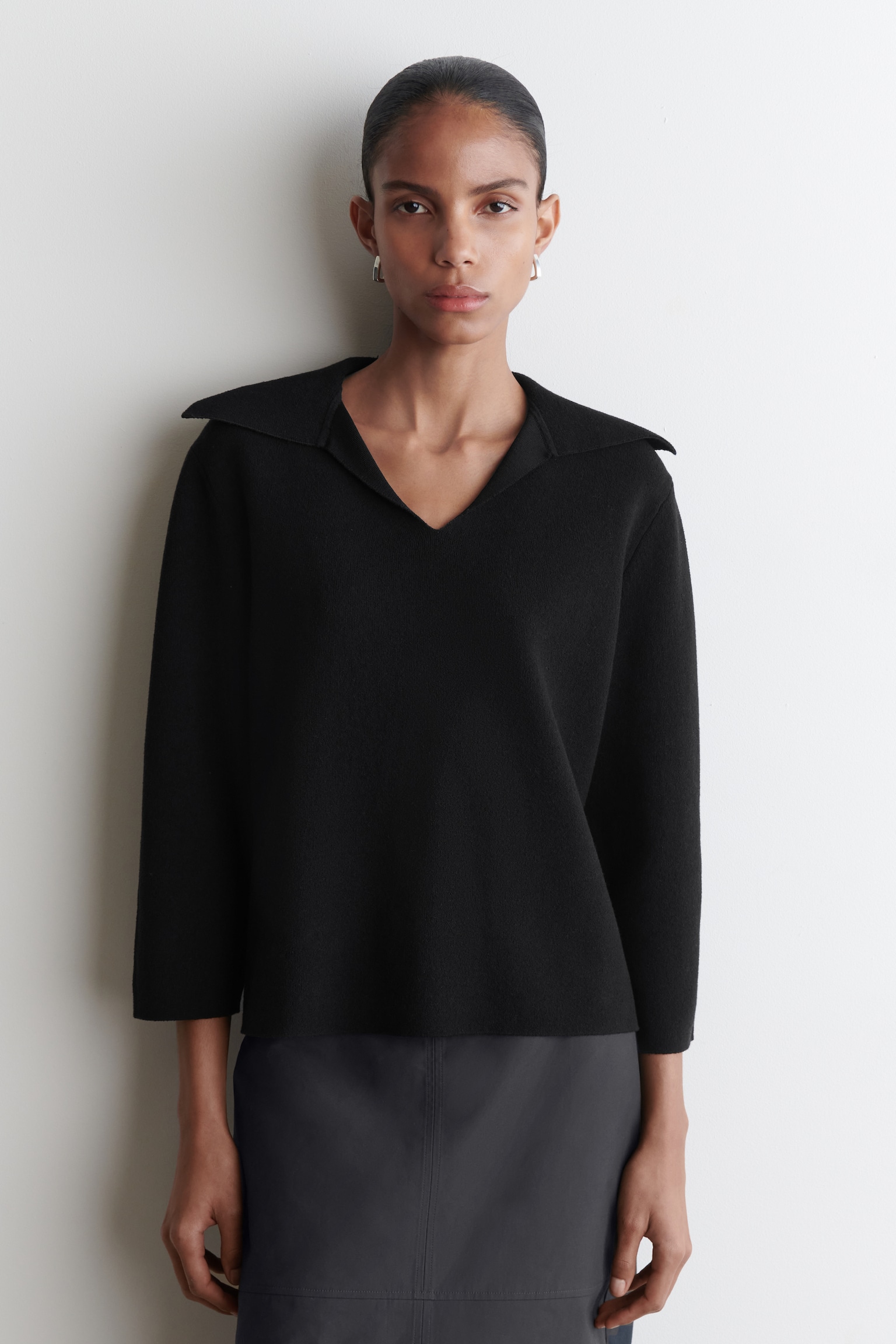 JERSEY DE PUNTO DOBLE CON CUELLO ABIERTO - NEGRO