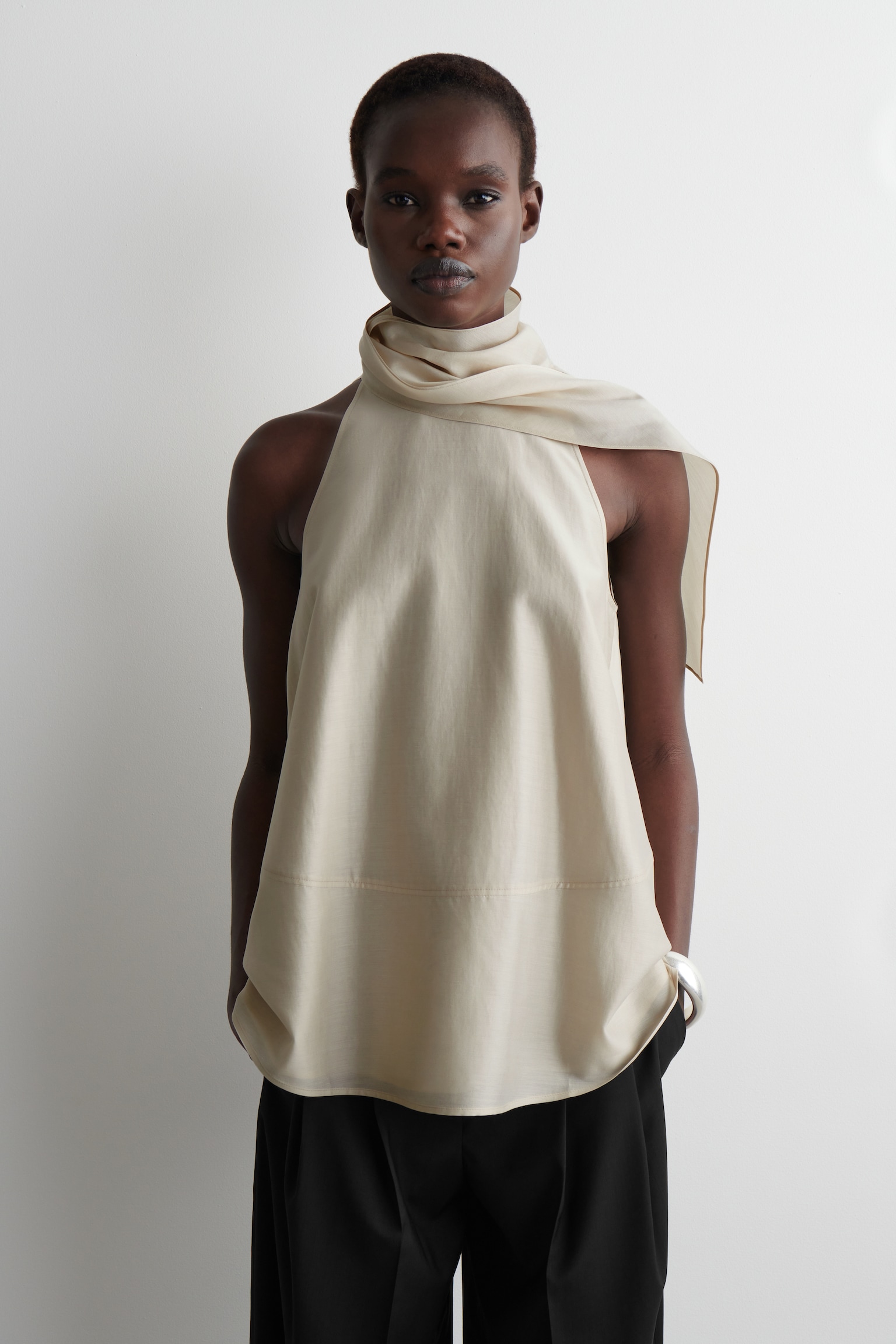 FLUID HALTERNECK TOP - BEIGE/ORANGE