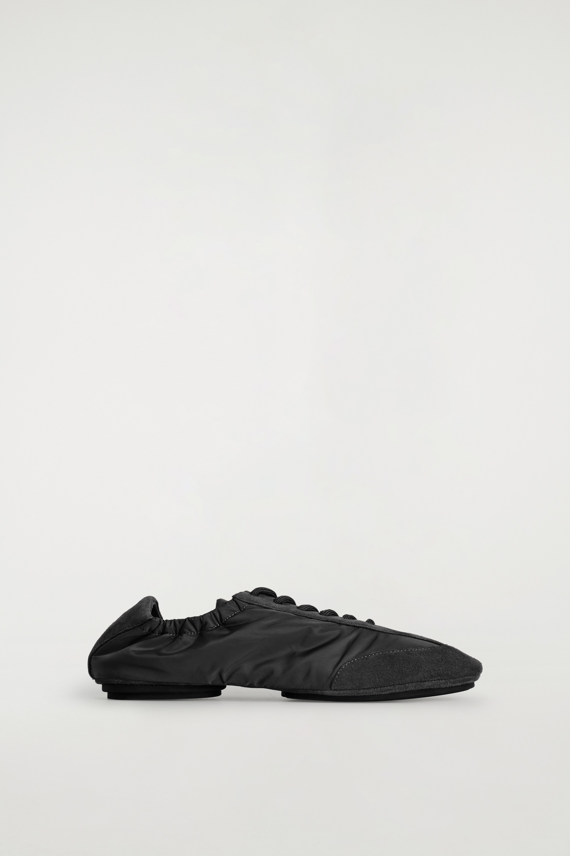 SUEDE-NYLON BALLET TRAINERS - NEGRO