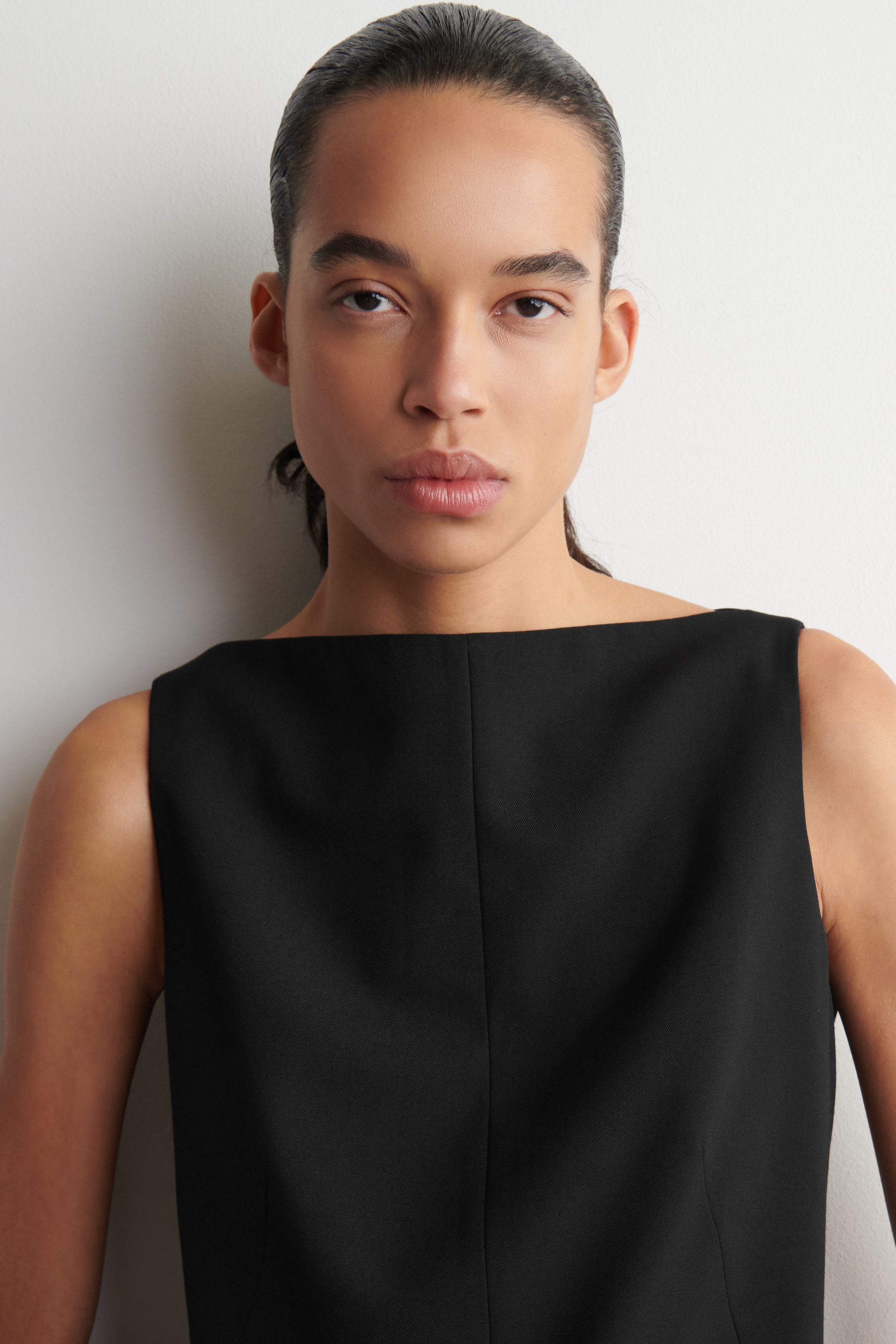 VESTIDO CORTO ESTRUCTURADO MEZCLA DE LANA MERINO