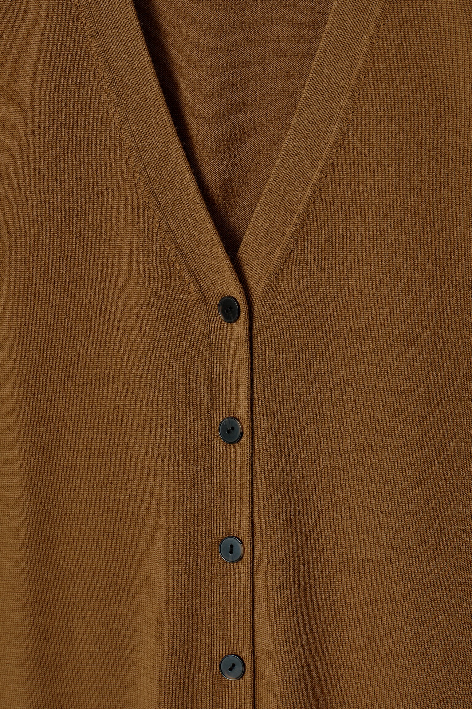 GILET À COL EN V EN LAINE MÉRINOS - BRUN/ROUGE/BLEU MARINE - 3