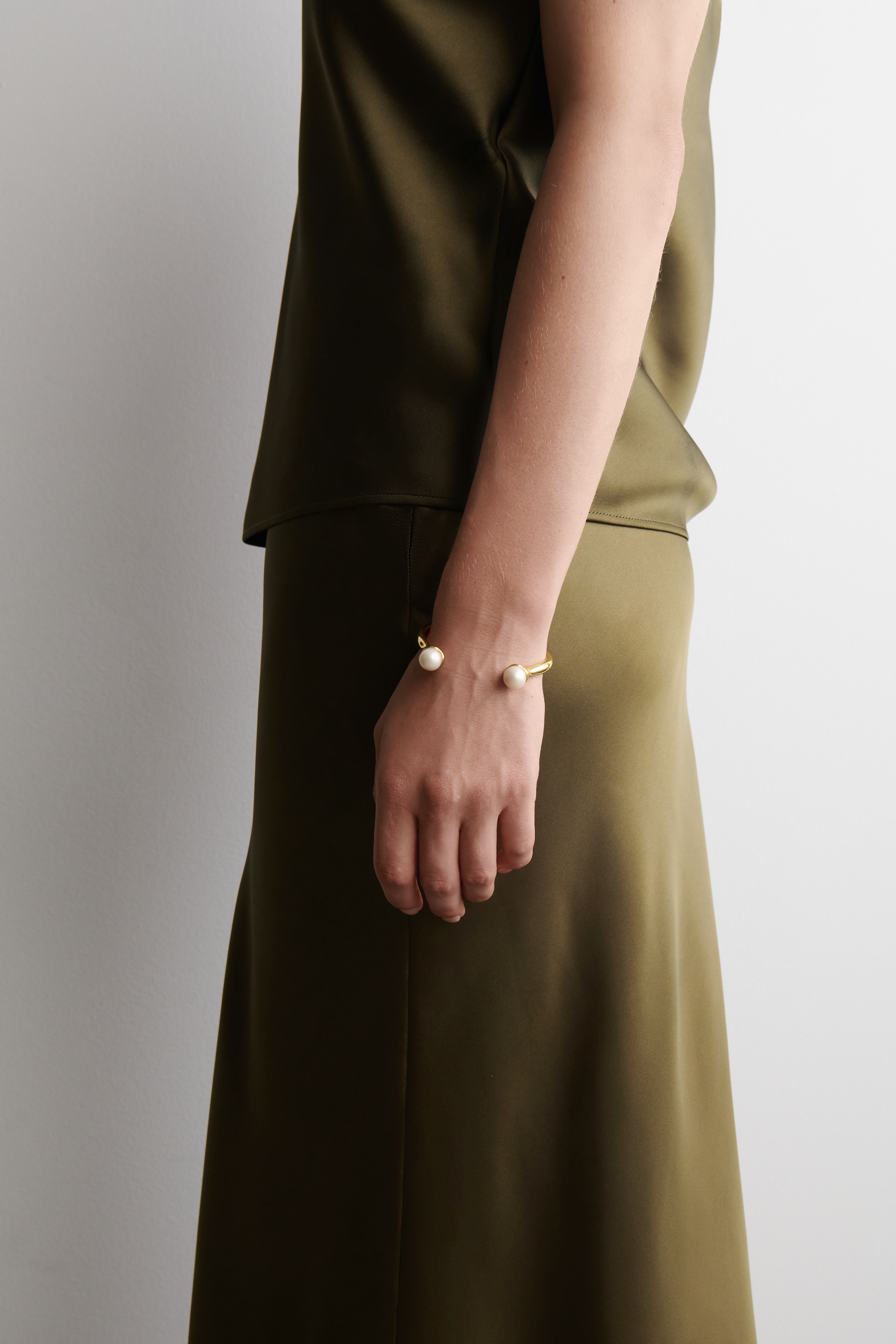 Vezi imaginea mai mare: FRESHWATER PEARL CUFF - GOLD - FEMEI | H&M RO 1