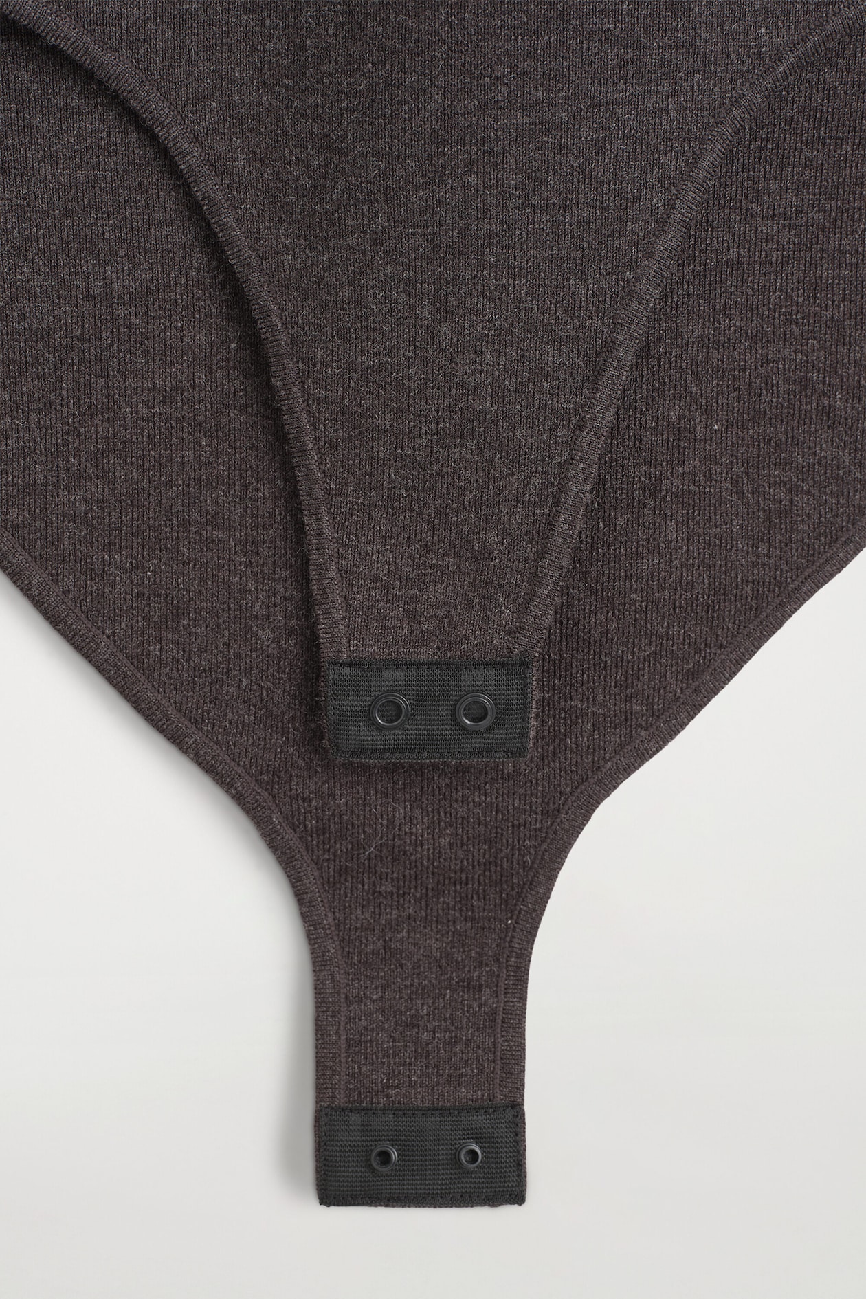 SEAMLESS MERINO WOOL MOCK-NECK BODYSUIT — BROWN MÉLANGE