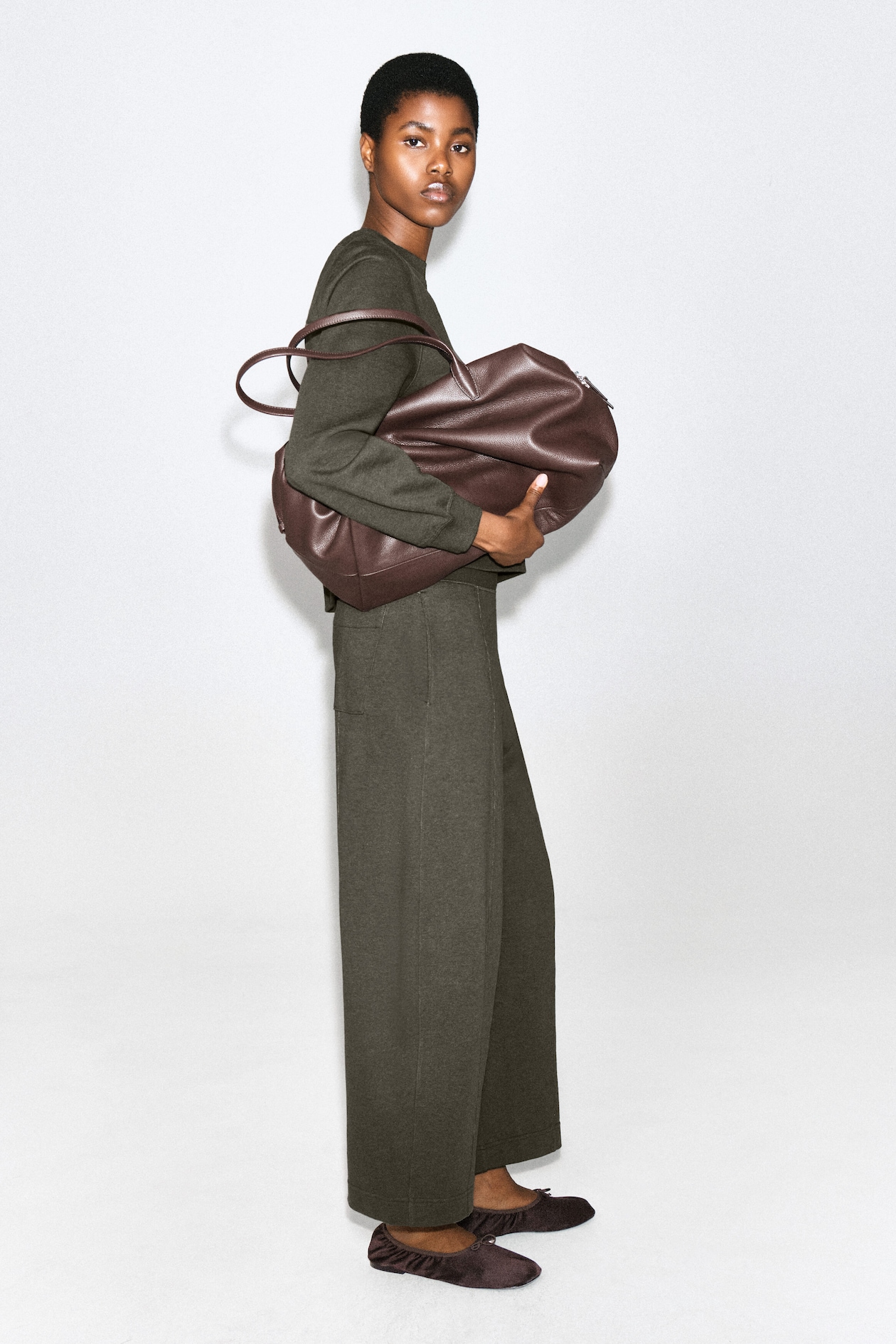 COTTON BARREL-LEG JOGGERS — BROWN