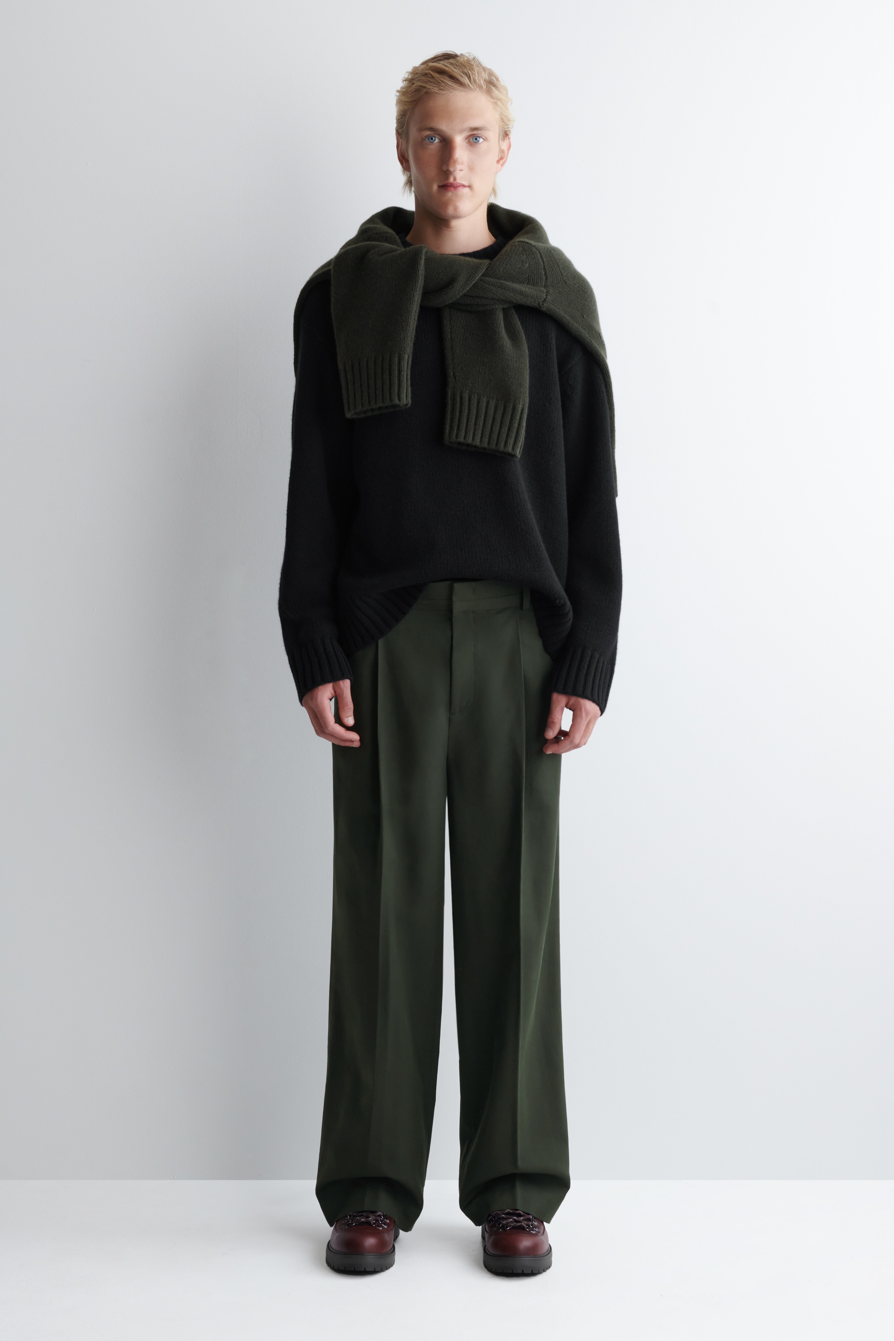 PLEATED WIDE-LEG TROUSERS - DARK GREEN/LIGHT BEIGE