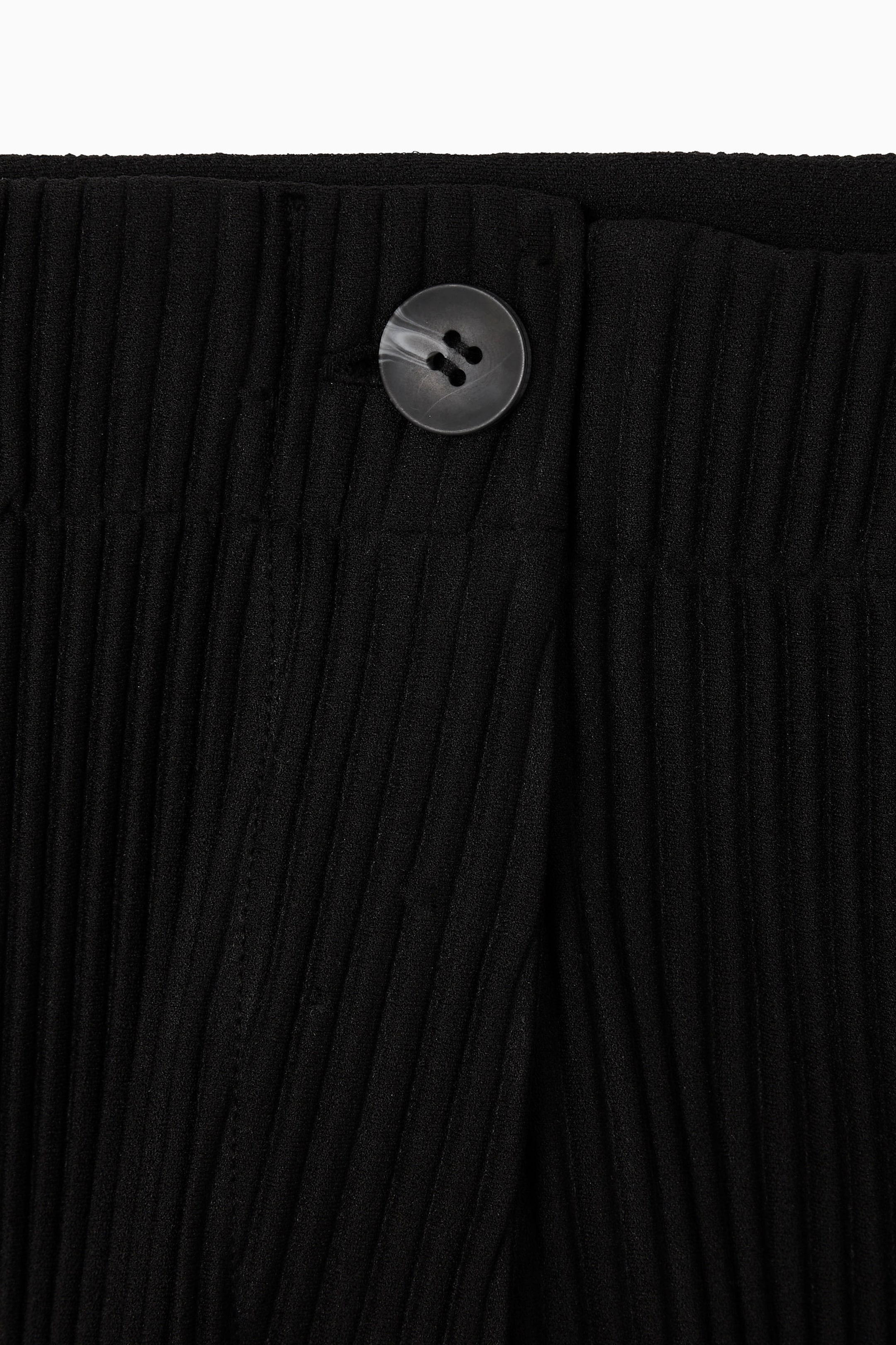 Grösseres Bild ansehen: BERMUDASHORTS MIT FALTEN - SCHWARZ - DAMEN | H&M CH 3
