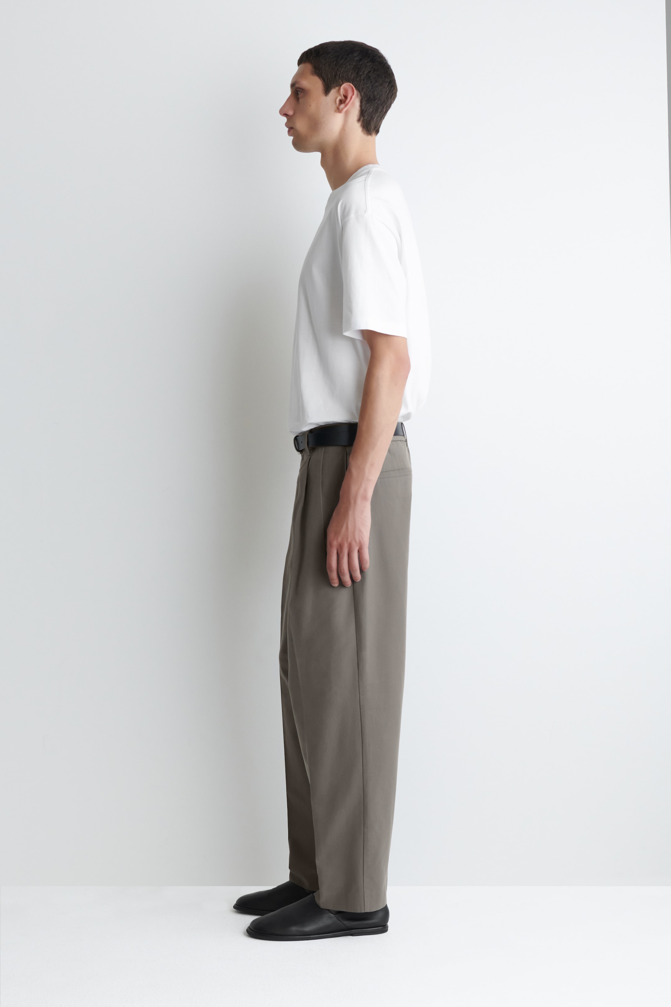 Grösseres Bild ansehen: HOSE AUS BAUMWOLL-TWILL MIT GERADEM BEIN - MAULWURFSBRAUN - HERREN | H&M CH 3