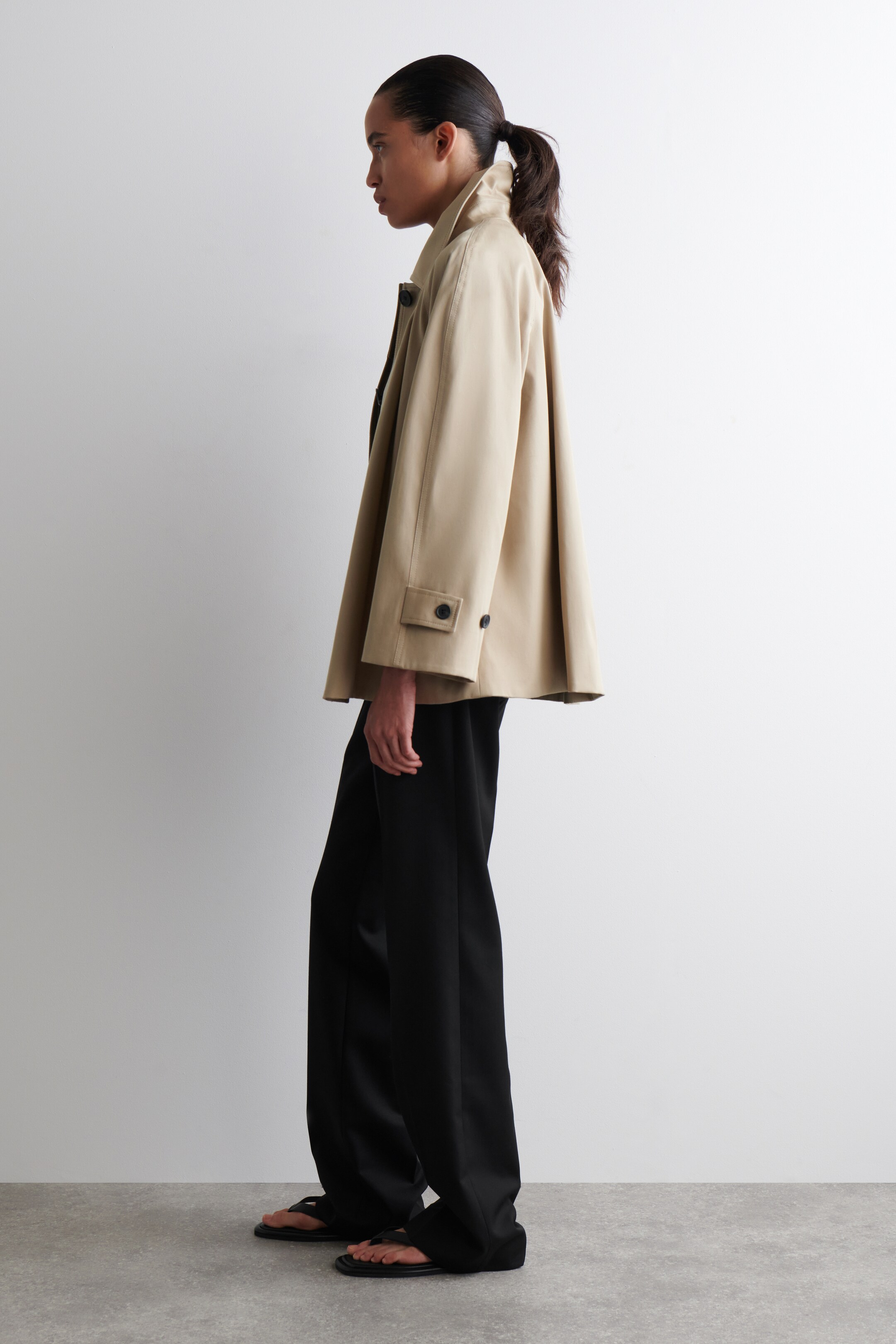 Visualizza immagine più grande: TRENCH CON TAGLIO A TRAPEZIO - BEIGE - DONNA | H&M IT 4