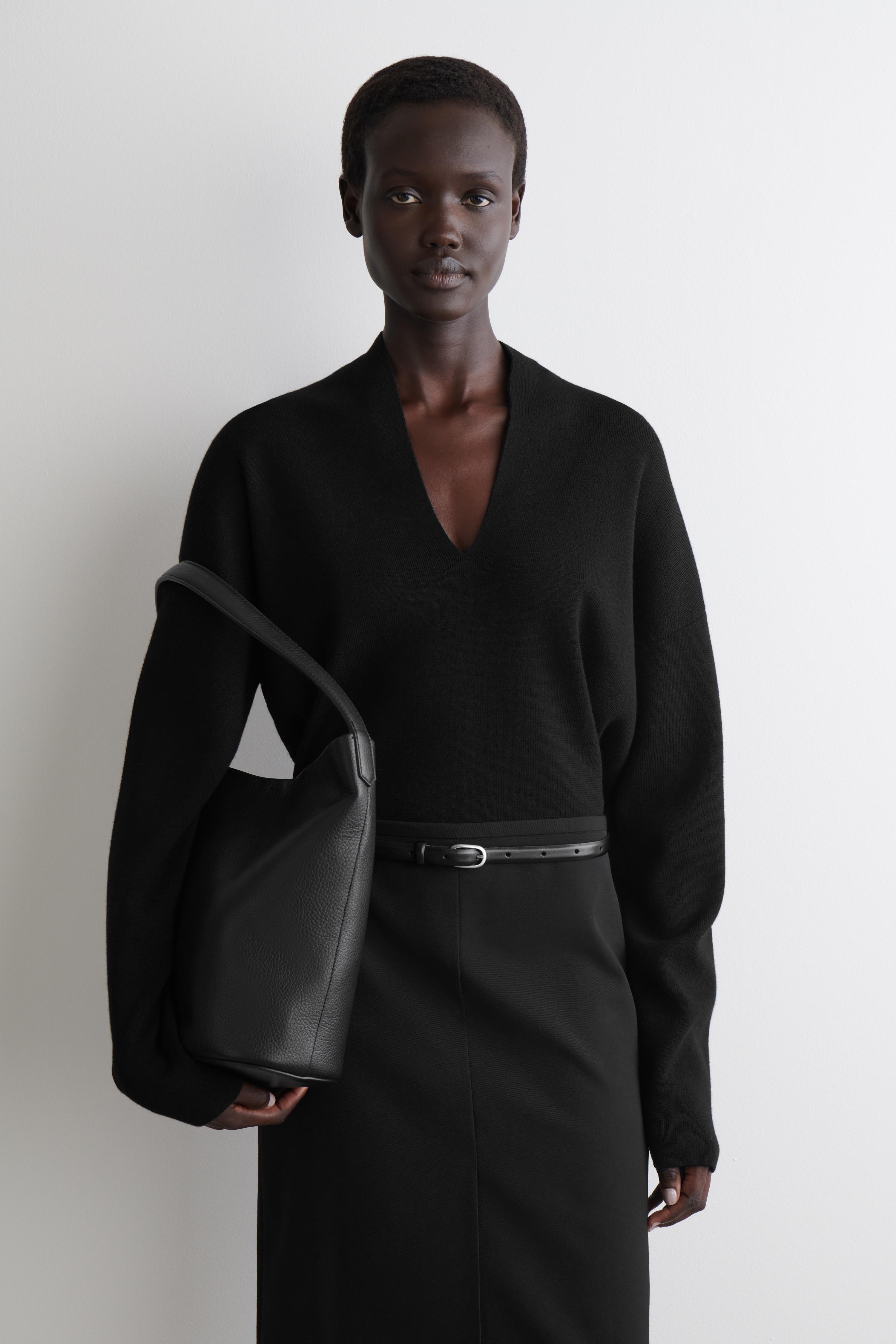 DRAPÉ MERINÓ GYAPJÚ V-NYAKÚ PULÓVER - FEKETE/MOLE MELANGE/BÉZS MELÍR