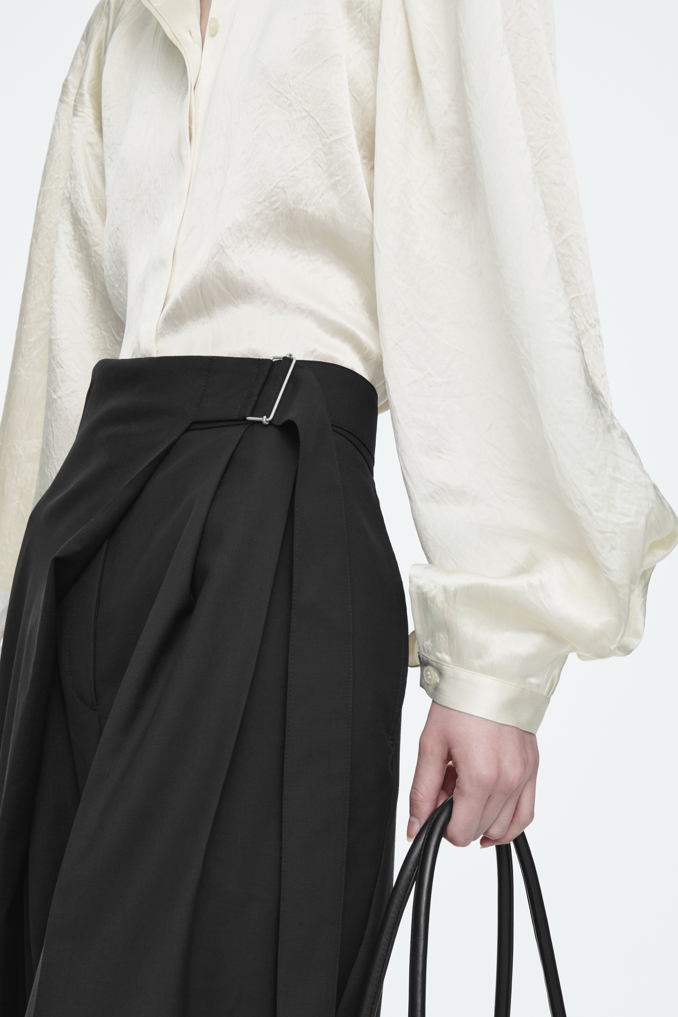 Grösseres Bild ansehen: LOCKERES SATINHEMD MIT FALTEN - CHAMPAGNER - DAMEN | H&M CH 3