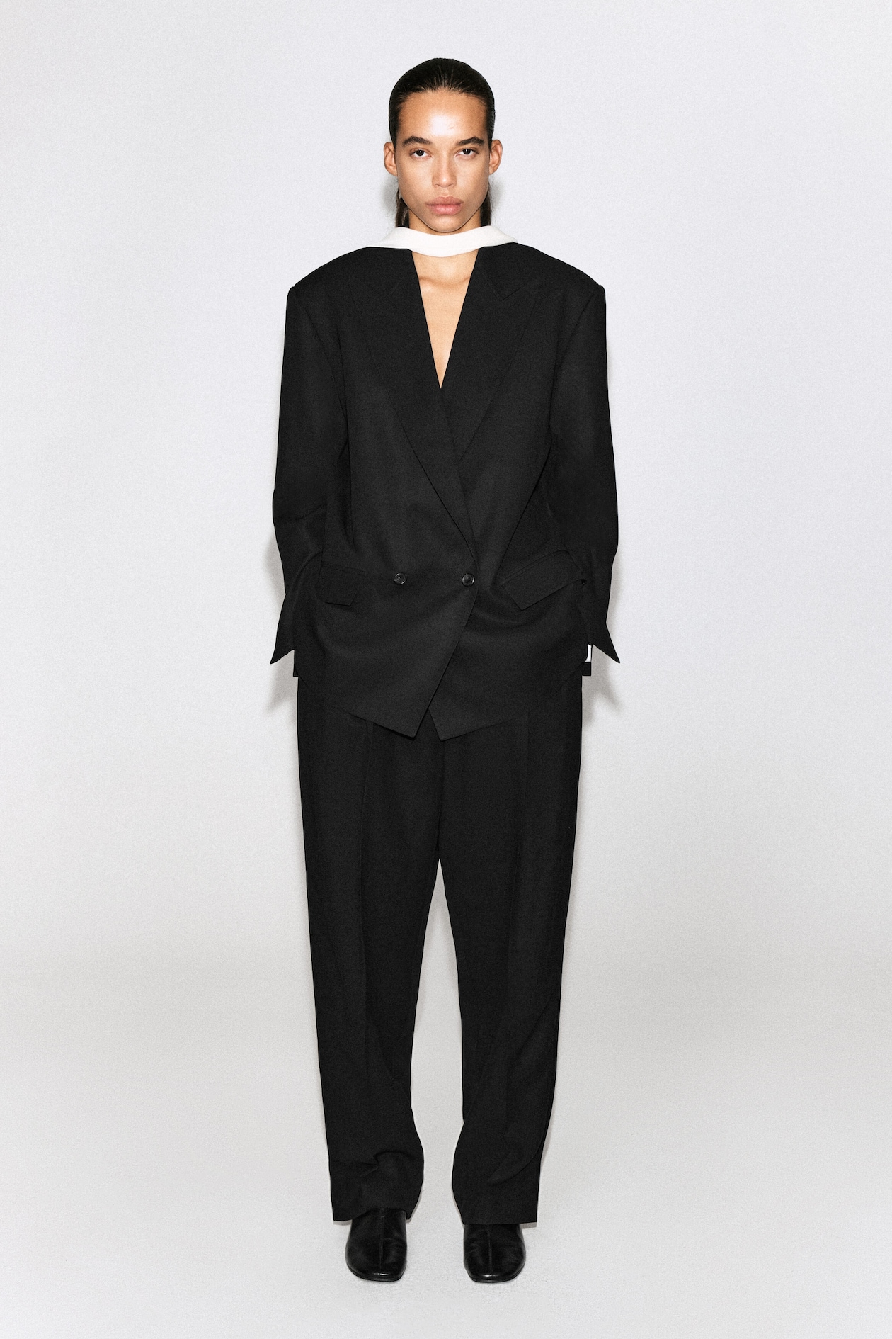 CONTRAST-LINED DOUBLE-BREASTED BLAZER — BLACK