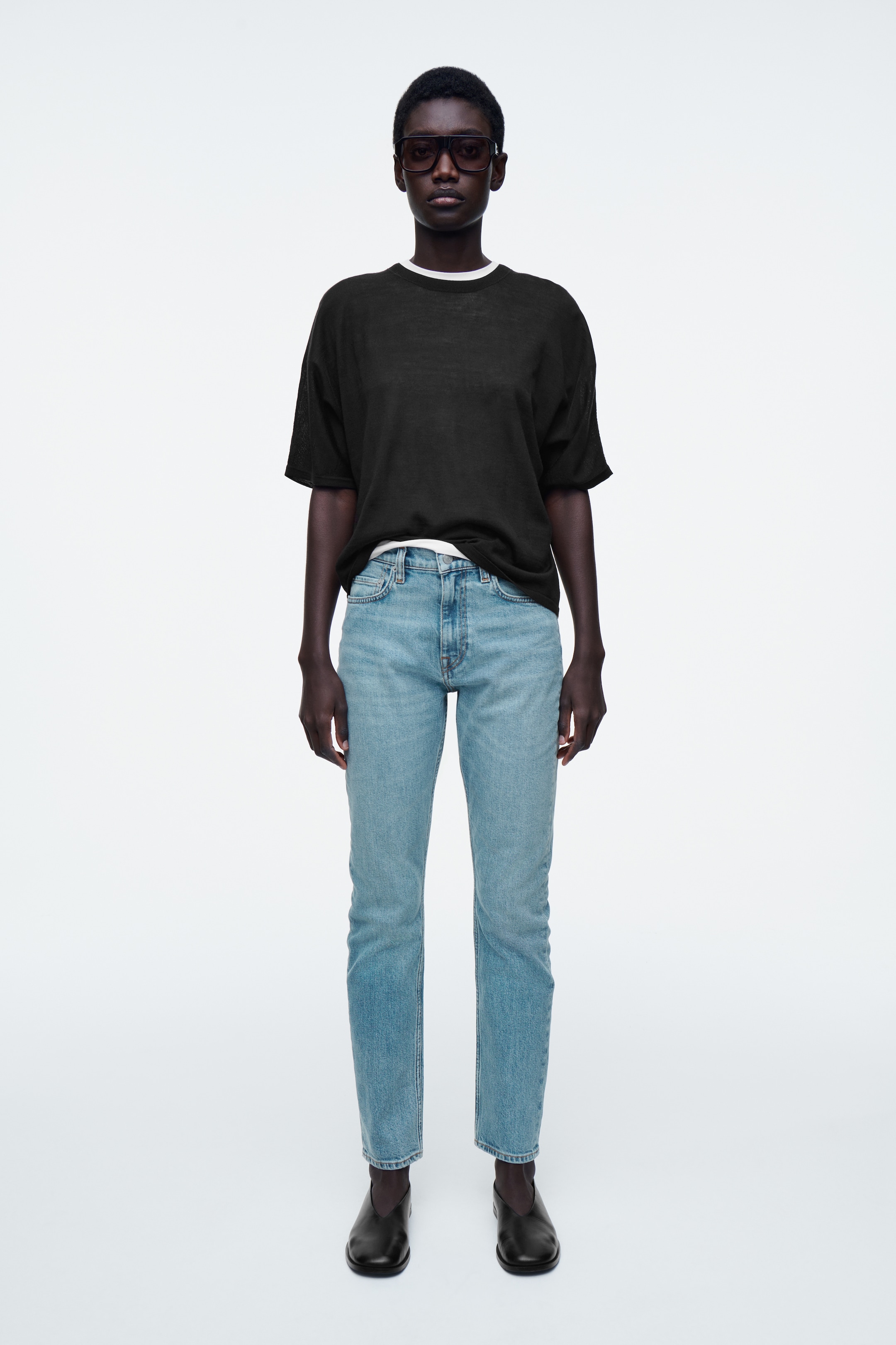 Visa större bild: FLUTE JEANS MED FIGURNÄRA BEN - LJUSBLÅ - DAM | H&M SE 1