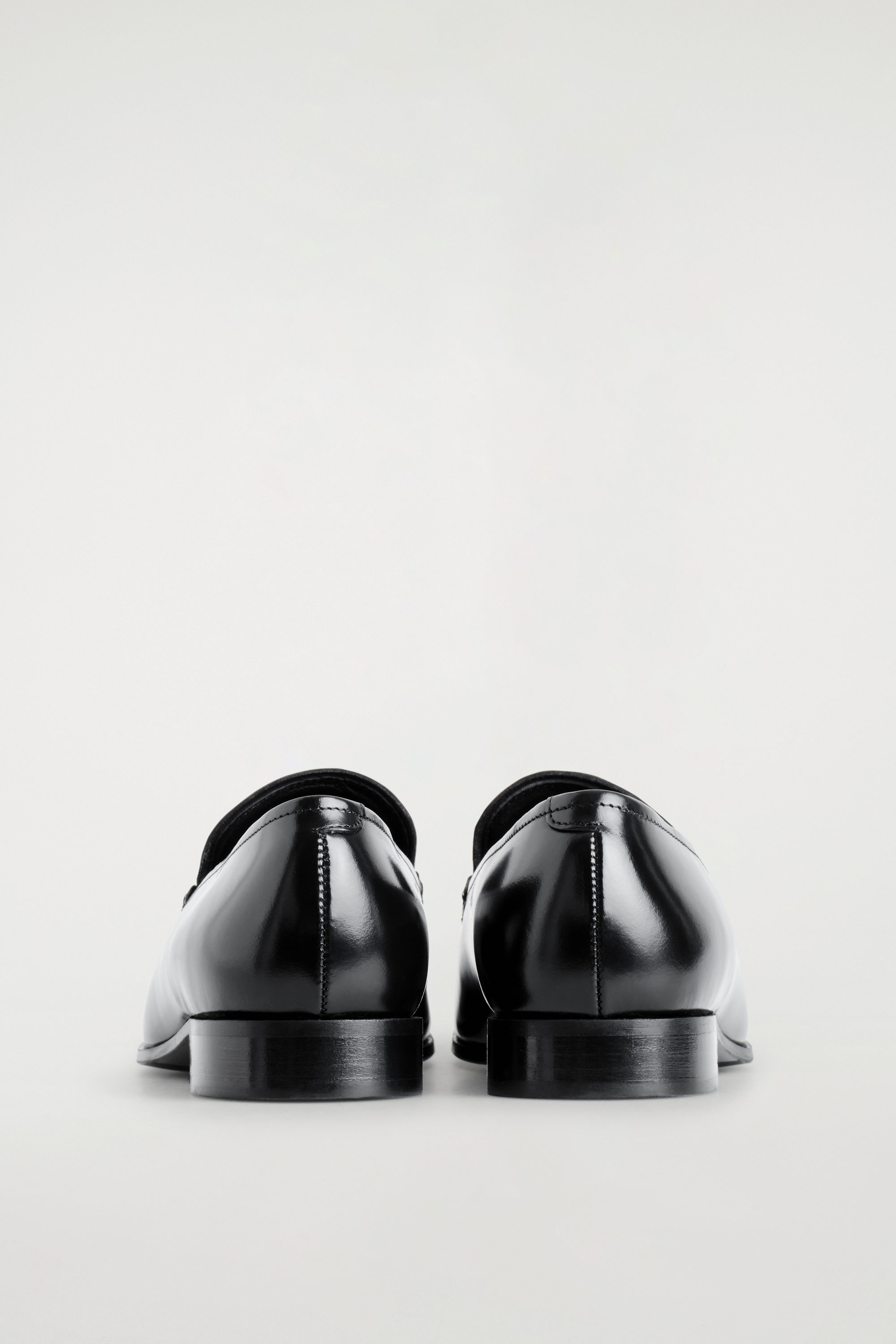 完売モデル【COS】ポリッシュドレザー ローファー ブラック 37 POLISHED-LEATHER LOAFERS - BLACK | COS US