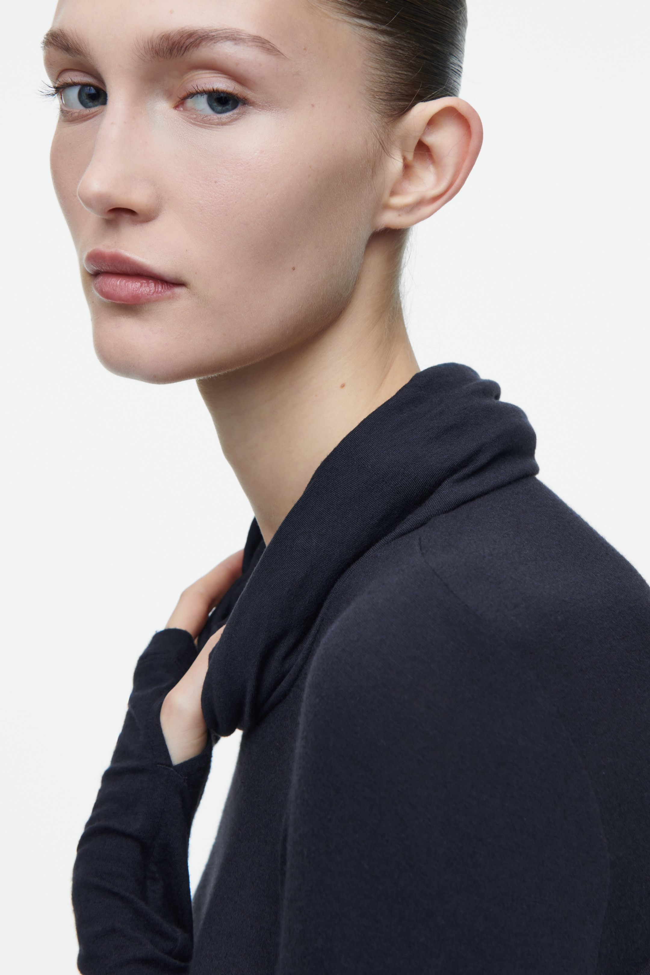 Ingrandisci l'immagine: FUNNEL-NECK JERSEY TOP - DARK BLUE - DONNA | H&M CH 4