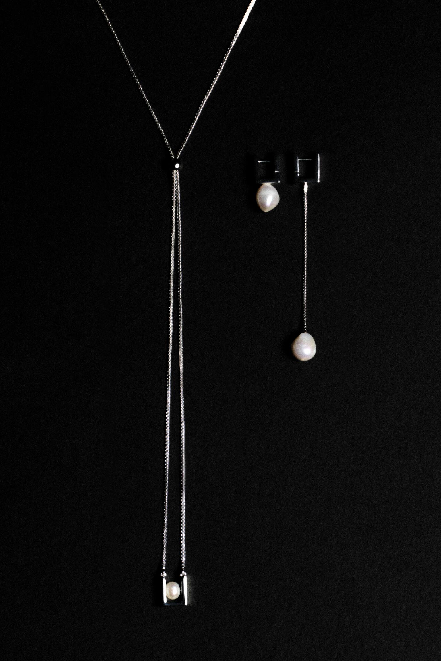 UNGLEICHE RECHTECKIGE OHRRINGE MIT PERLEN - SILBER - 3