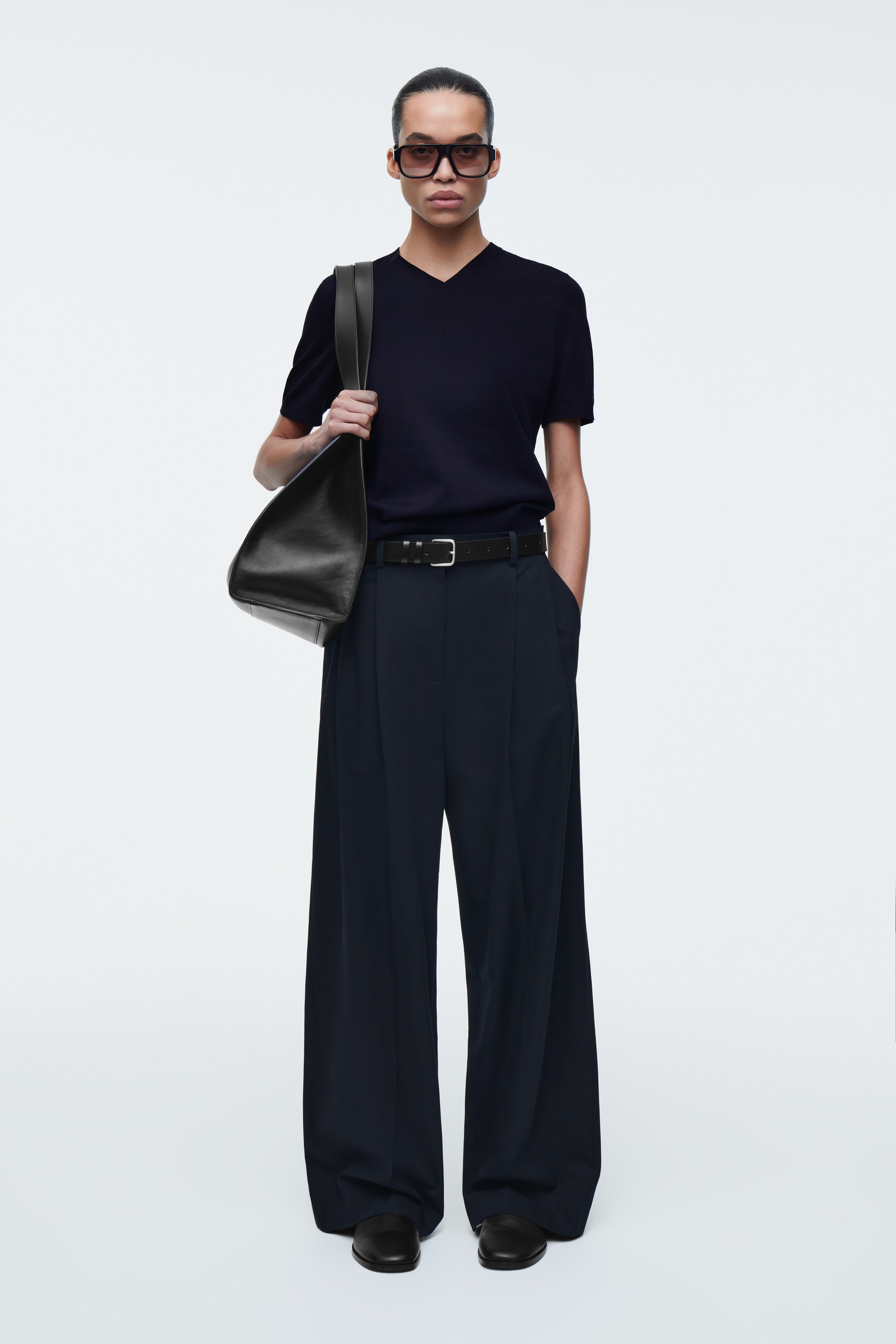 Agrandir l'image: T-SHIRT COL EN V EN MAILLE DE COTON - BLEU MARINE - FEMME | H&M FR 2