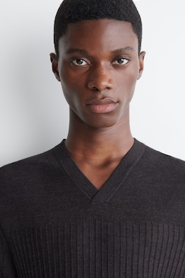 RIBBED FINE MERINO WOOL V-NECK SWEATER — BITTER CHOCOLATE 6