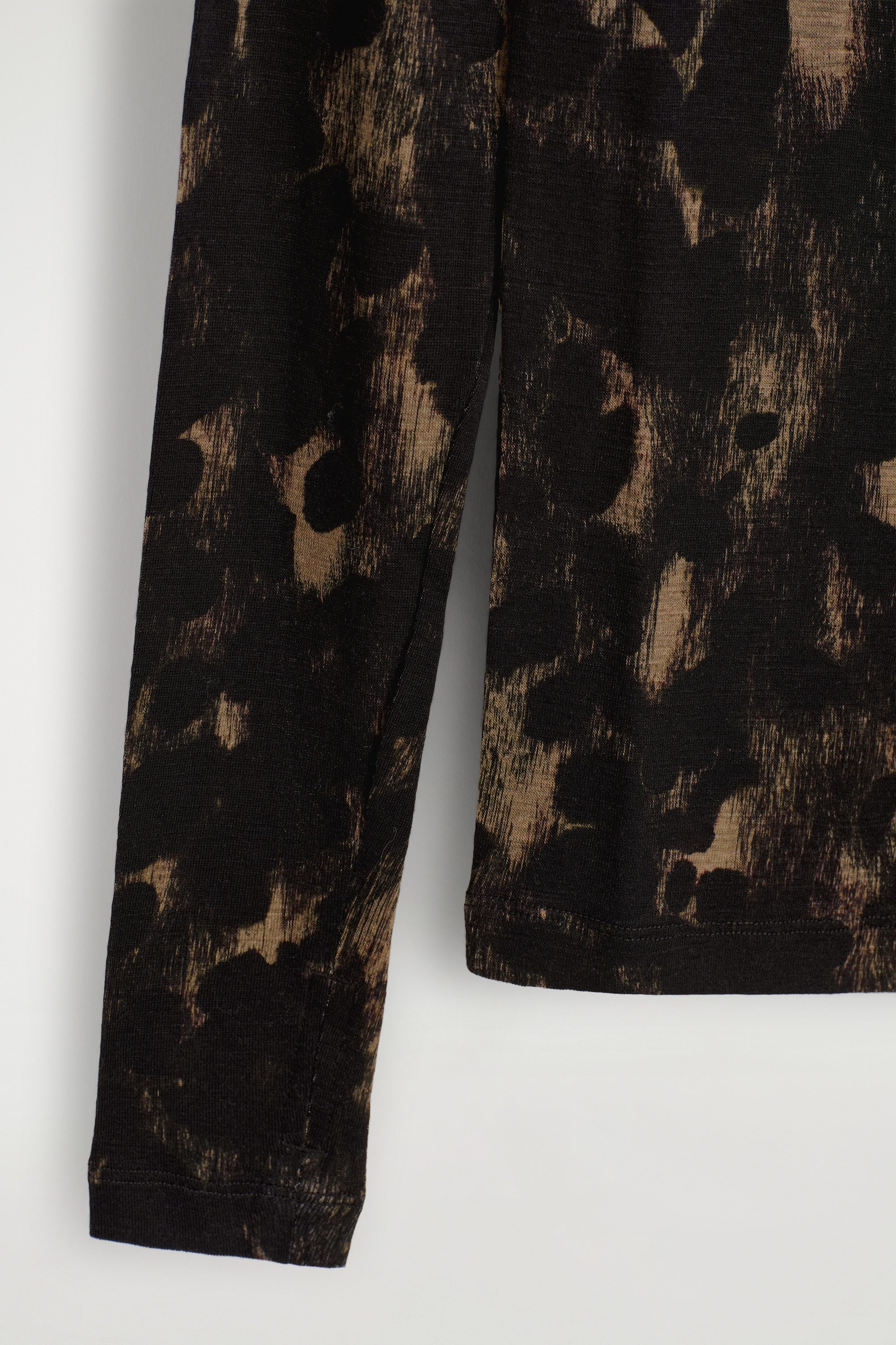 新品 COS SLIMMERINOWOOLTOP XS SLIM MERINO WOOL TOP - ANIMAL PRINT | COS US