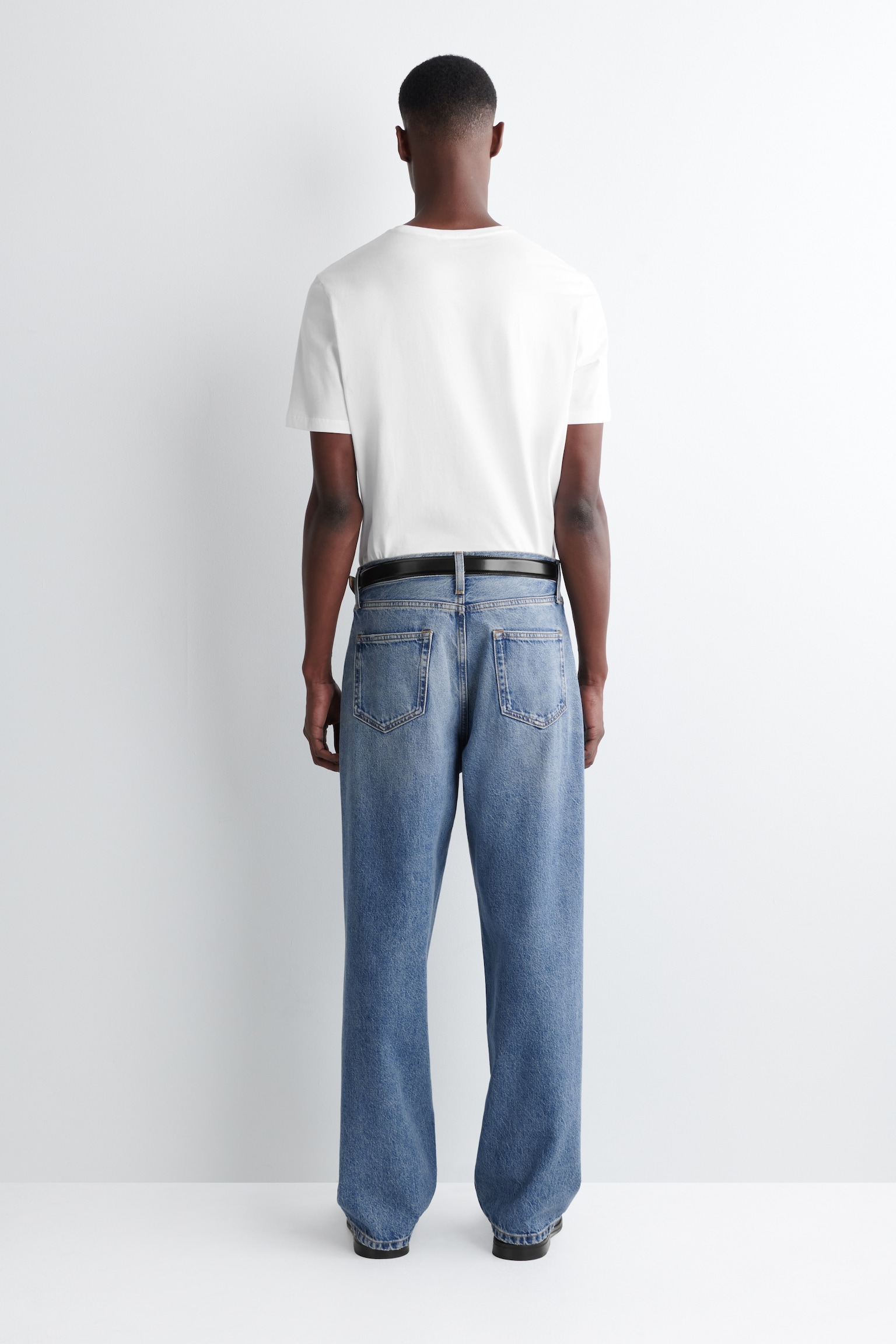 RIDER JEANS MIT GERADEM BEIN - VERBLASSTES BLAU/SCHWARZE WASCHUNG - 4
