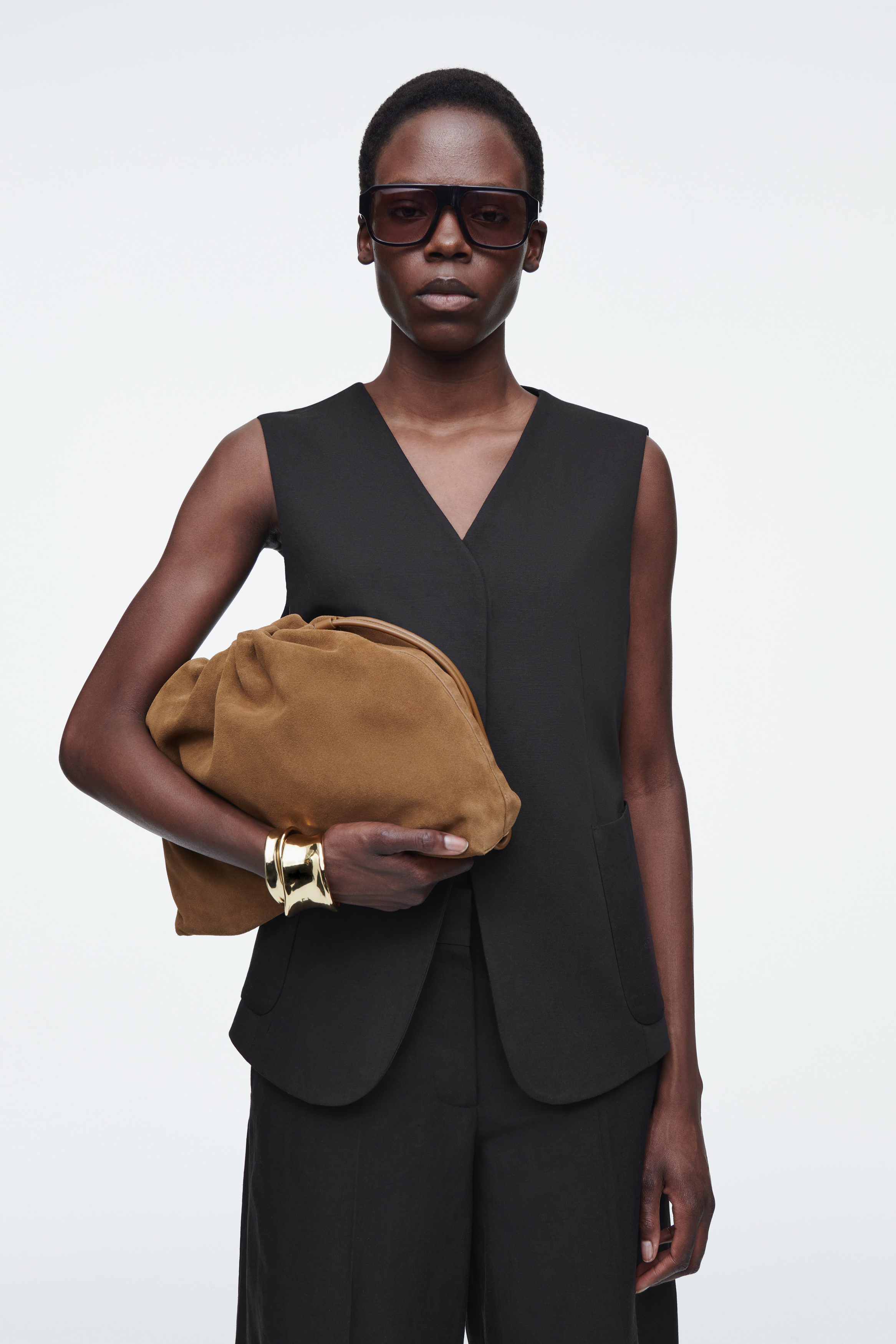CAVATELLI CLUTCH BAG - SUEDE - BROWN | COS