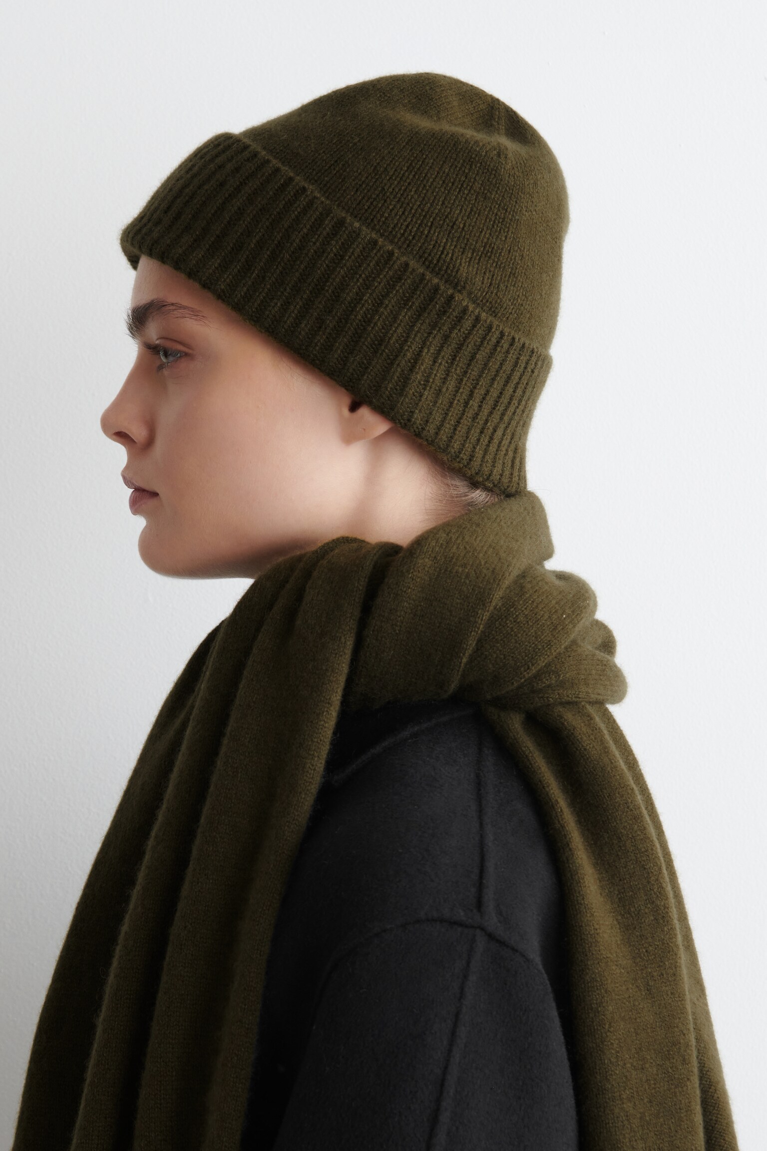 BONNET EN CACHEMIRE - VERT OLIVE/NOIR/VERT LUMINEUX - 3